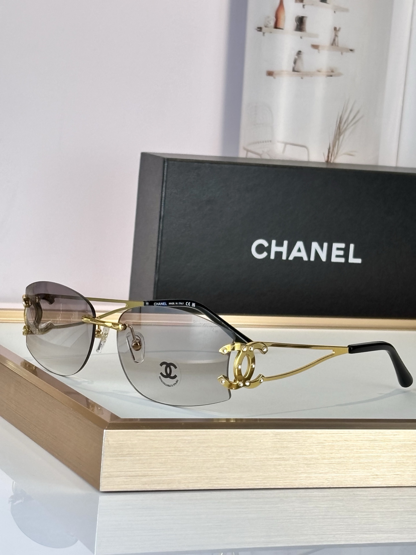 CHANEL\n中古无边框镶钻墨镜\n时髦又洋气\nMod：CH4087\nSize：60-16-135