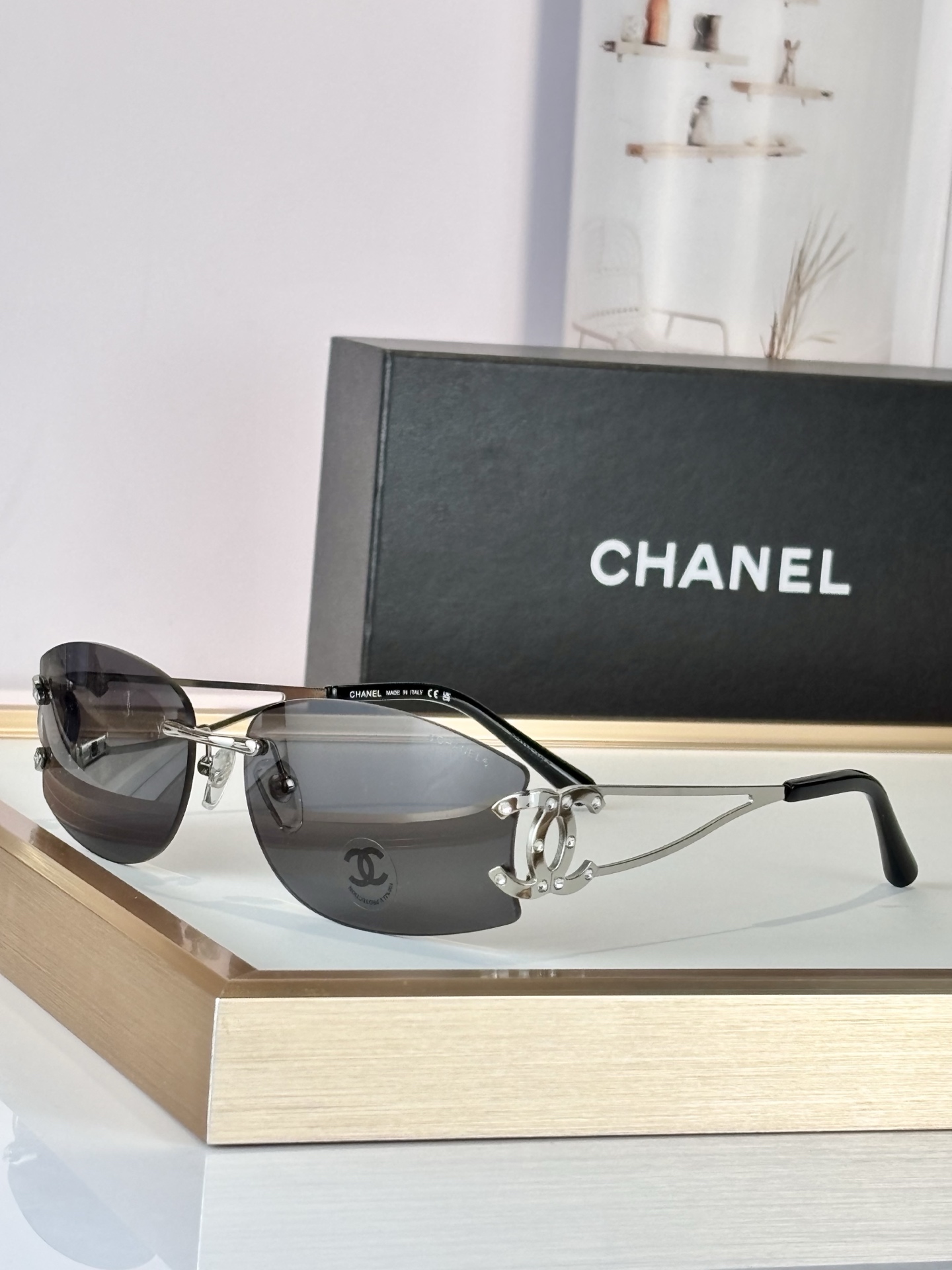 CHANEL\n中古无边框镶钻墨镜\n时髦又洋气\nMod：CH4087\nSize：60-16-135