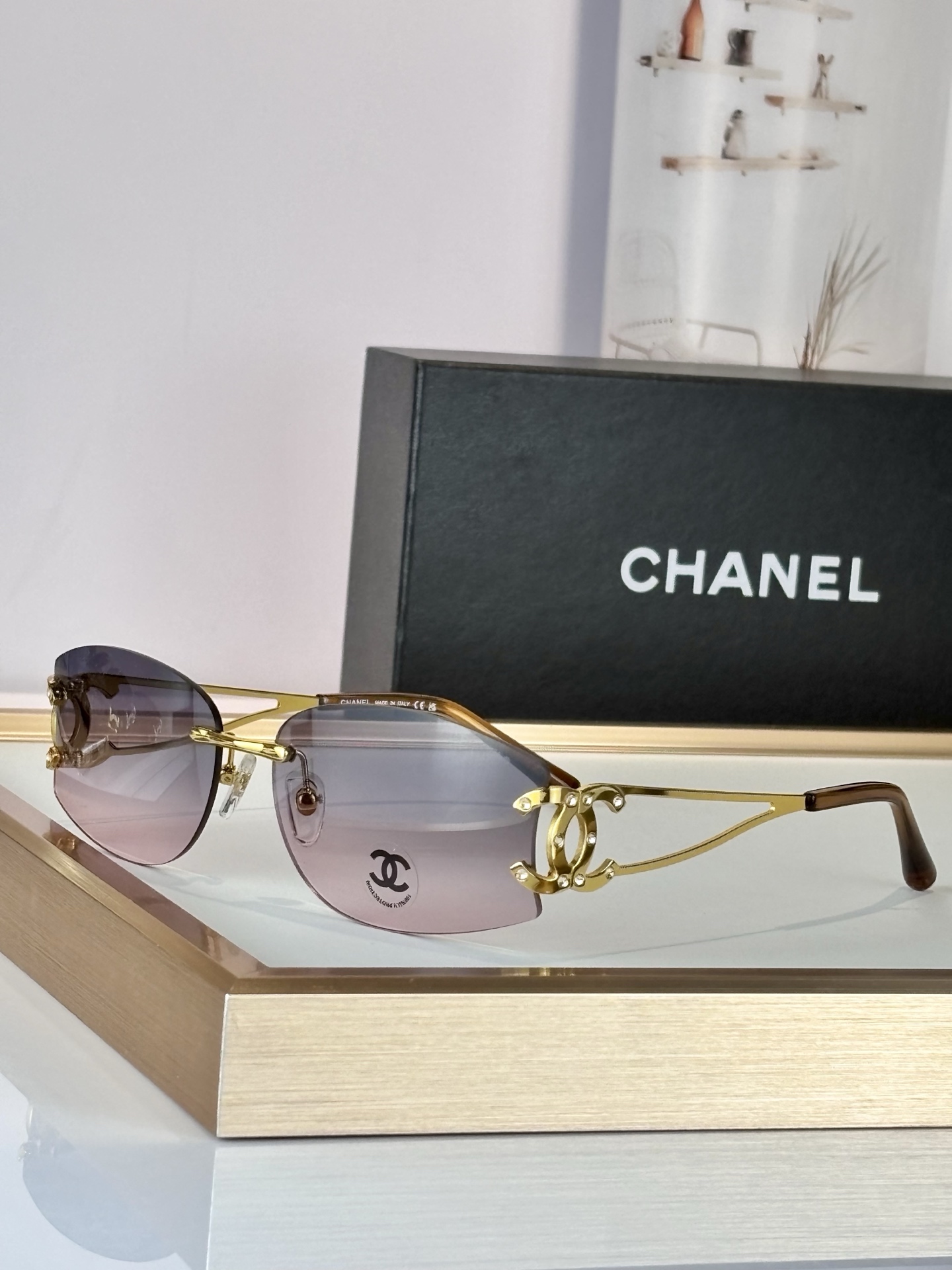 CHANEL\n中古无边框镶钻墨镜\n时髦又洋气\nMod：CH4087\nSize：60-16-135