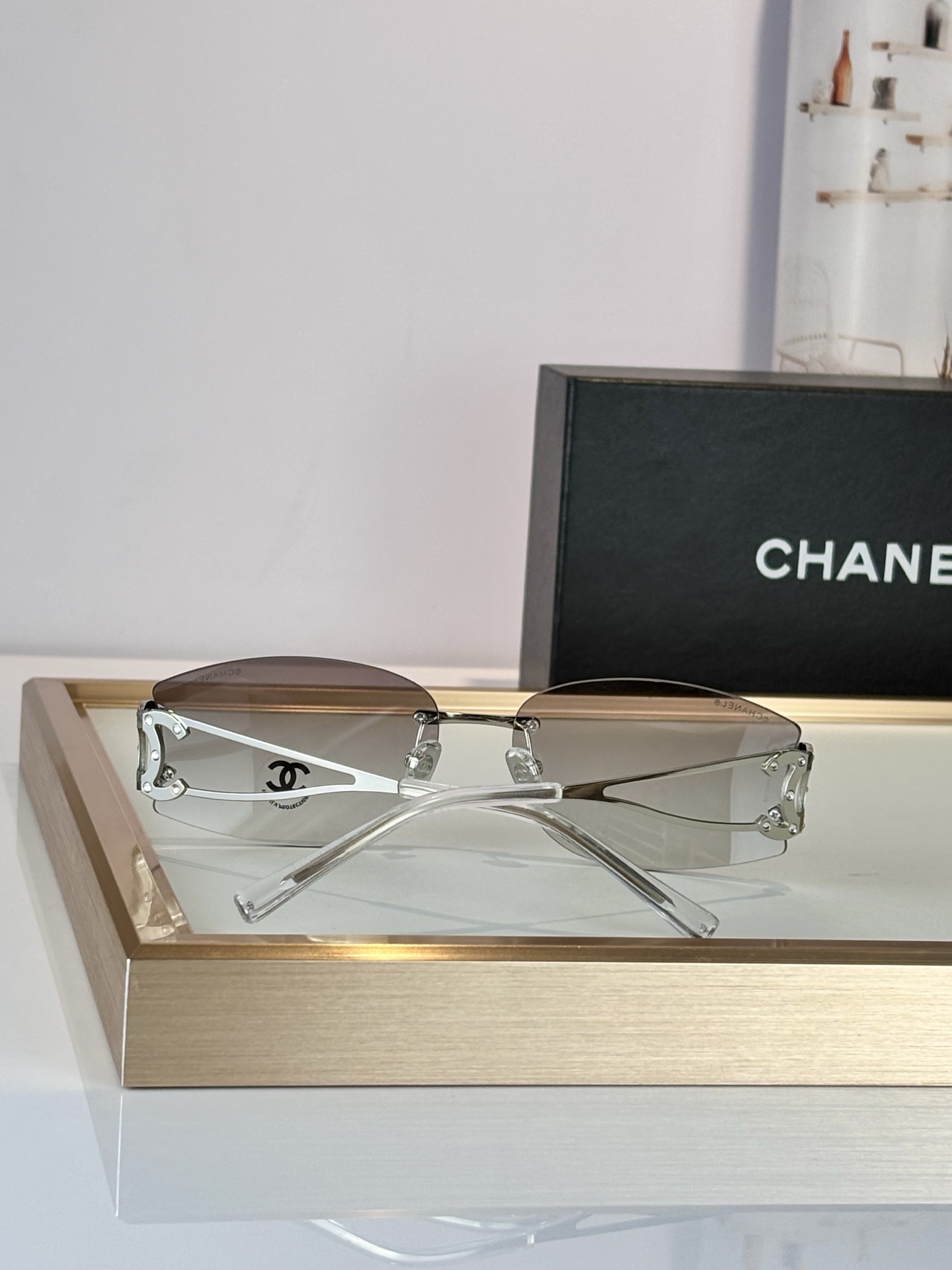 CHANEL\n中古无边框镶钻墨镜\n时髦又洋气\nMod：CH4087\nSize：60-16-135