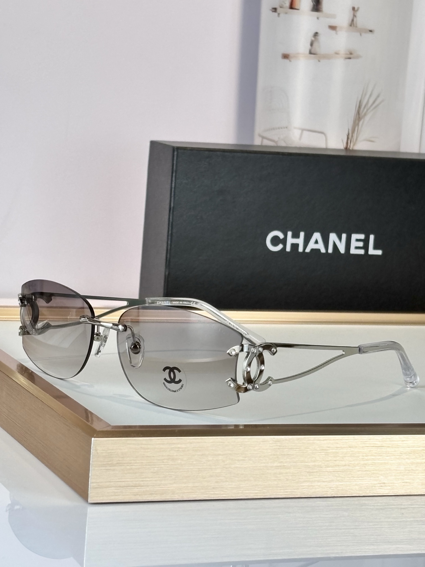 CHANEL\n中古无边框镶钻墨镜\n时髦又洋气\nMod：CH4087\nSize：60-16-135