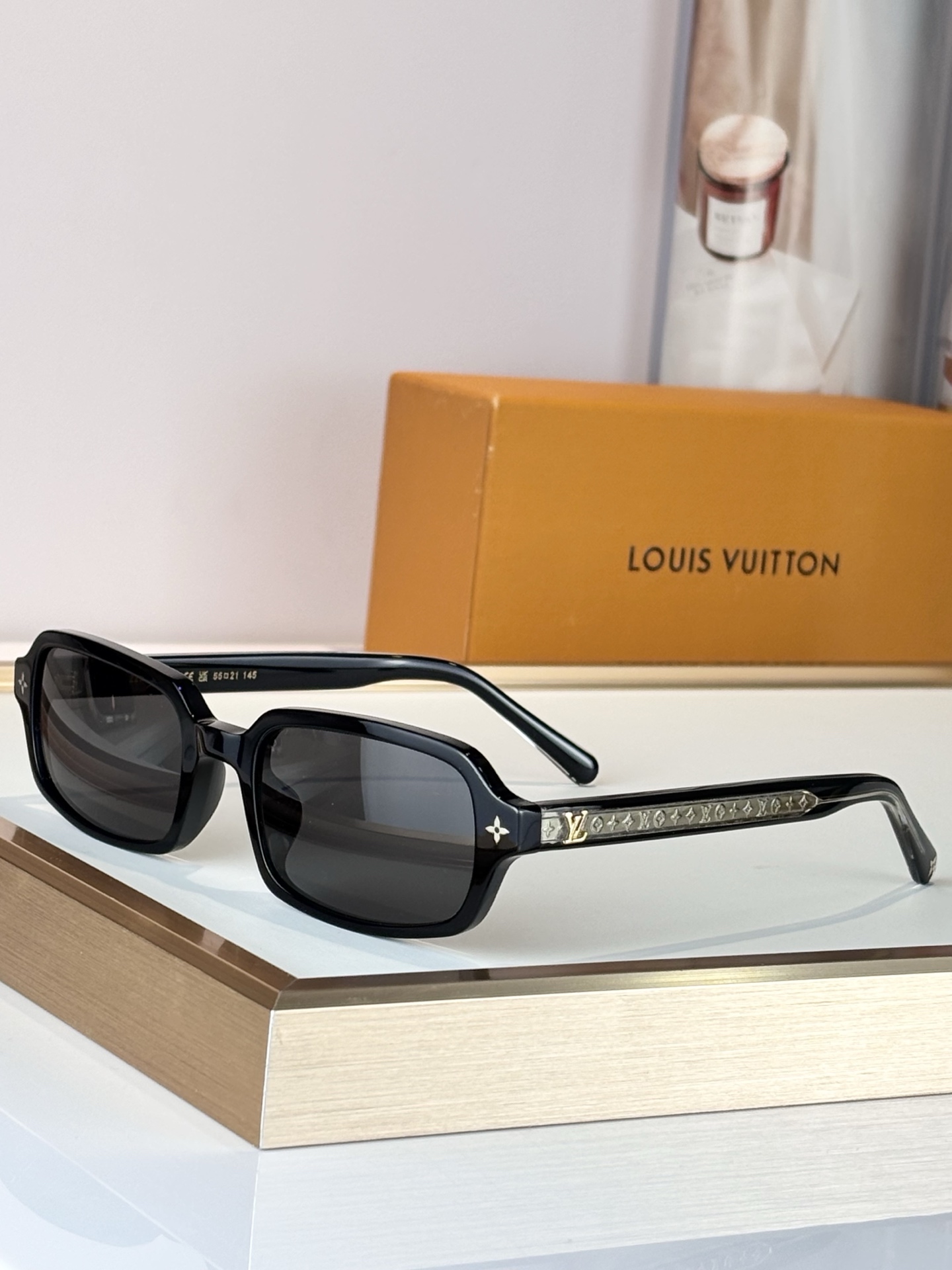 LOUIS VUITTO*MODEL：Z2978USIZE：55口21-145