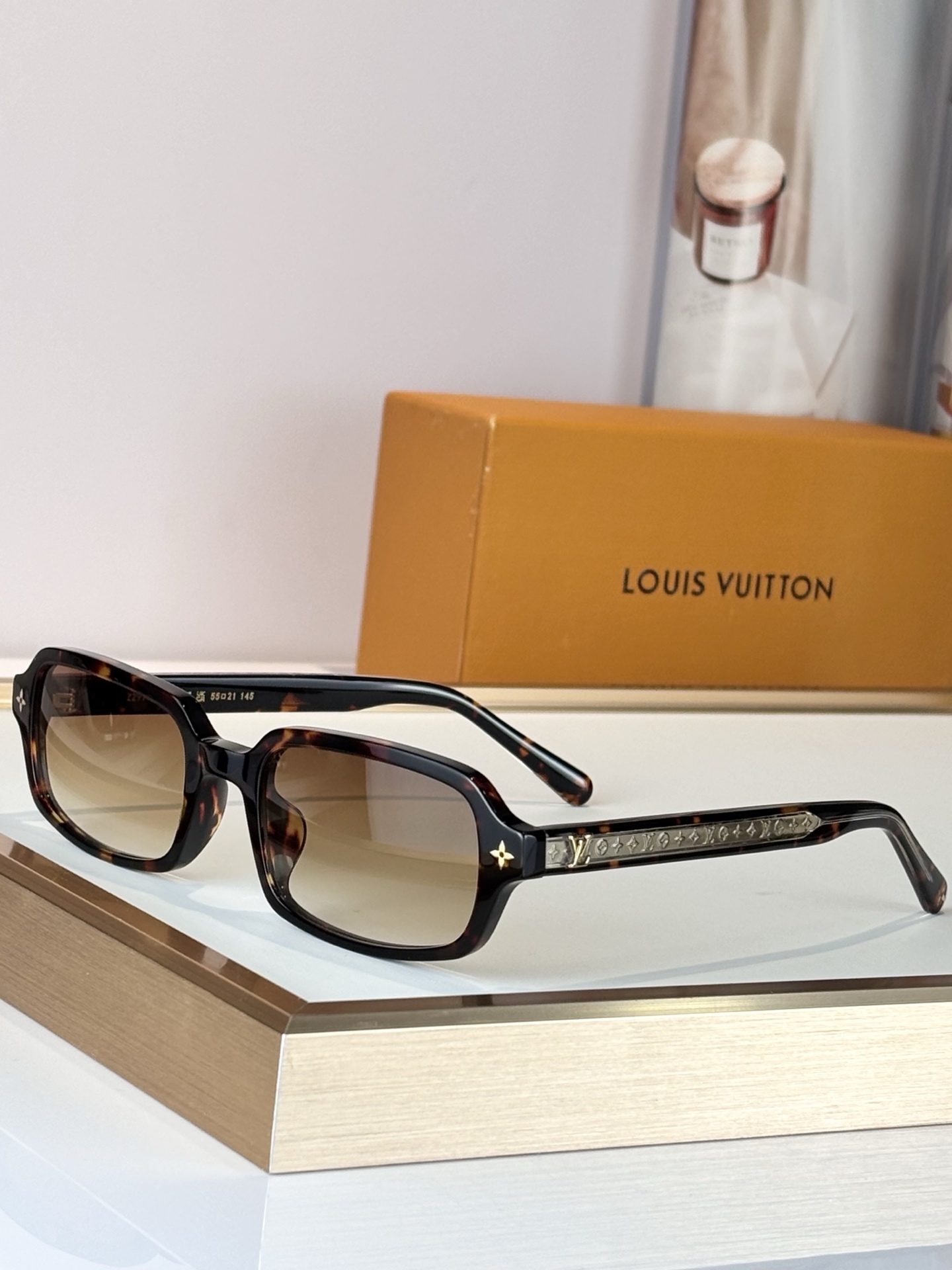 LOUIS VUITTO*MODEL：Z2978USIZE：55口21-145