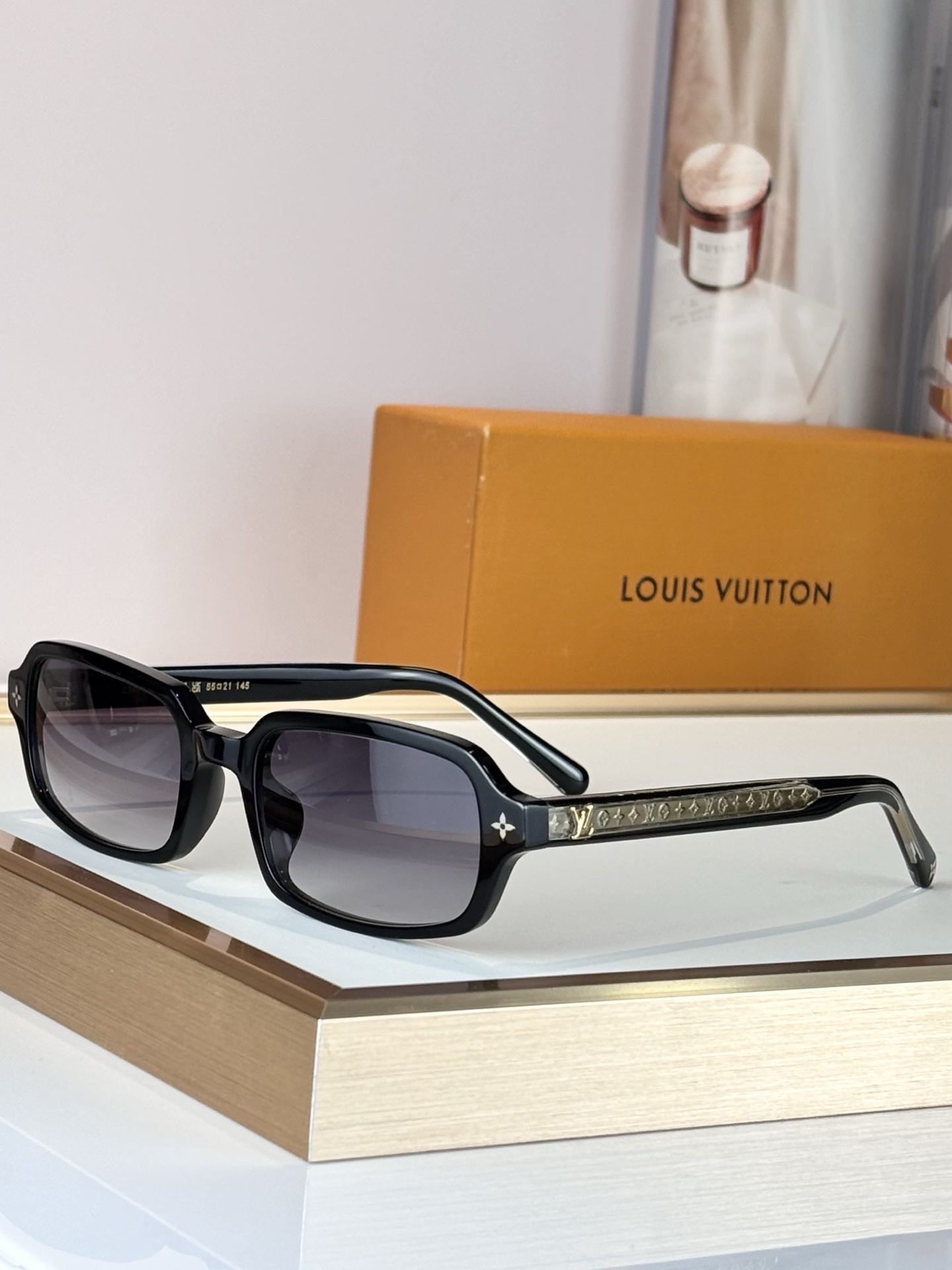 LOUIS VUITTO*MODEL：Z2978USIZE：55口21-145