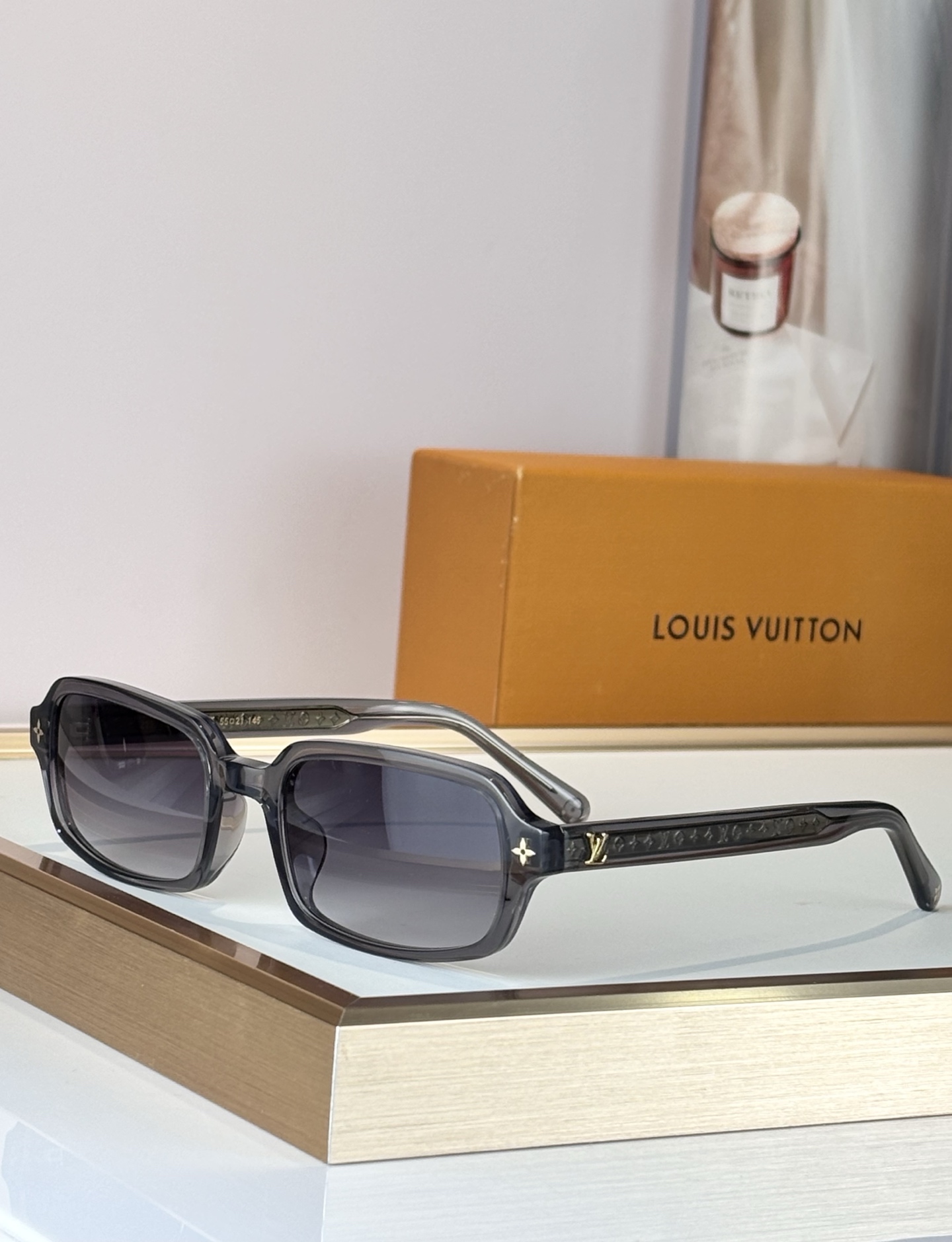 LOUIS VUITTO*MODEL：Z2978USIZE：55口21-145