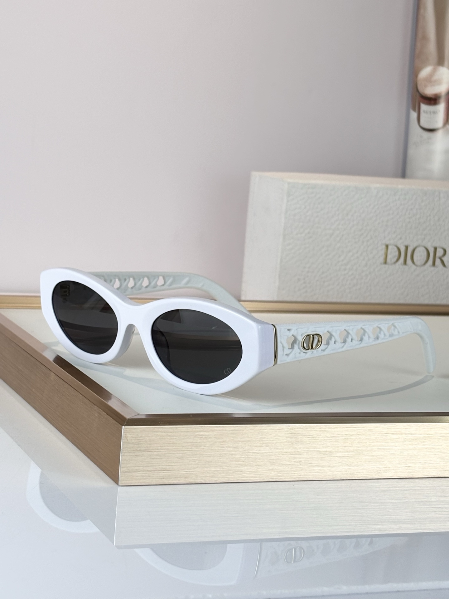 DIORMOD：VeryDior S58FSize：54口21-140。