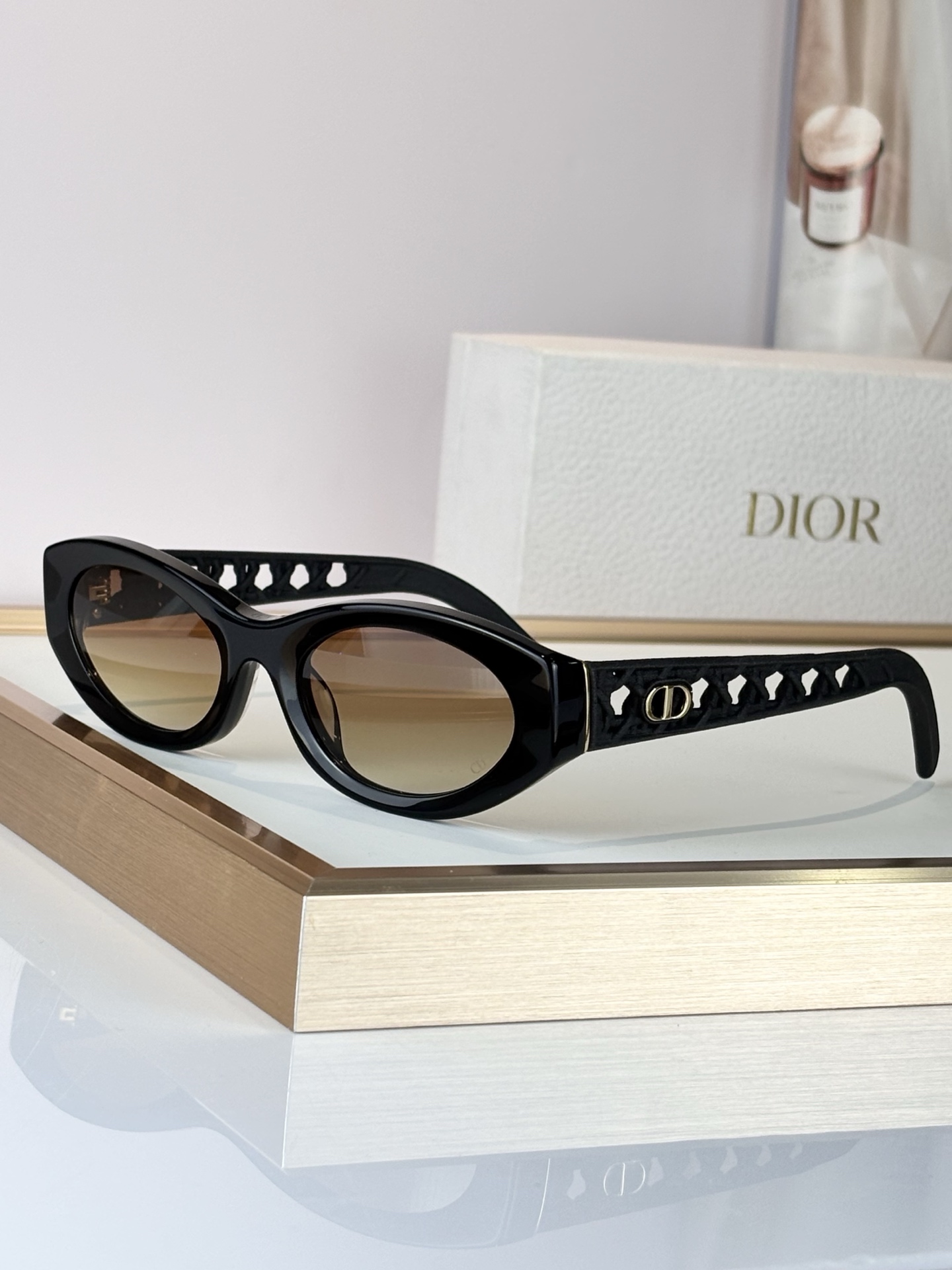 DIORMOD：VeryDior S58FSize：54口21-140。