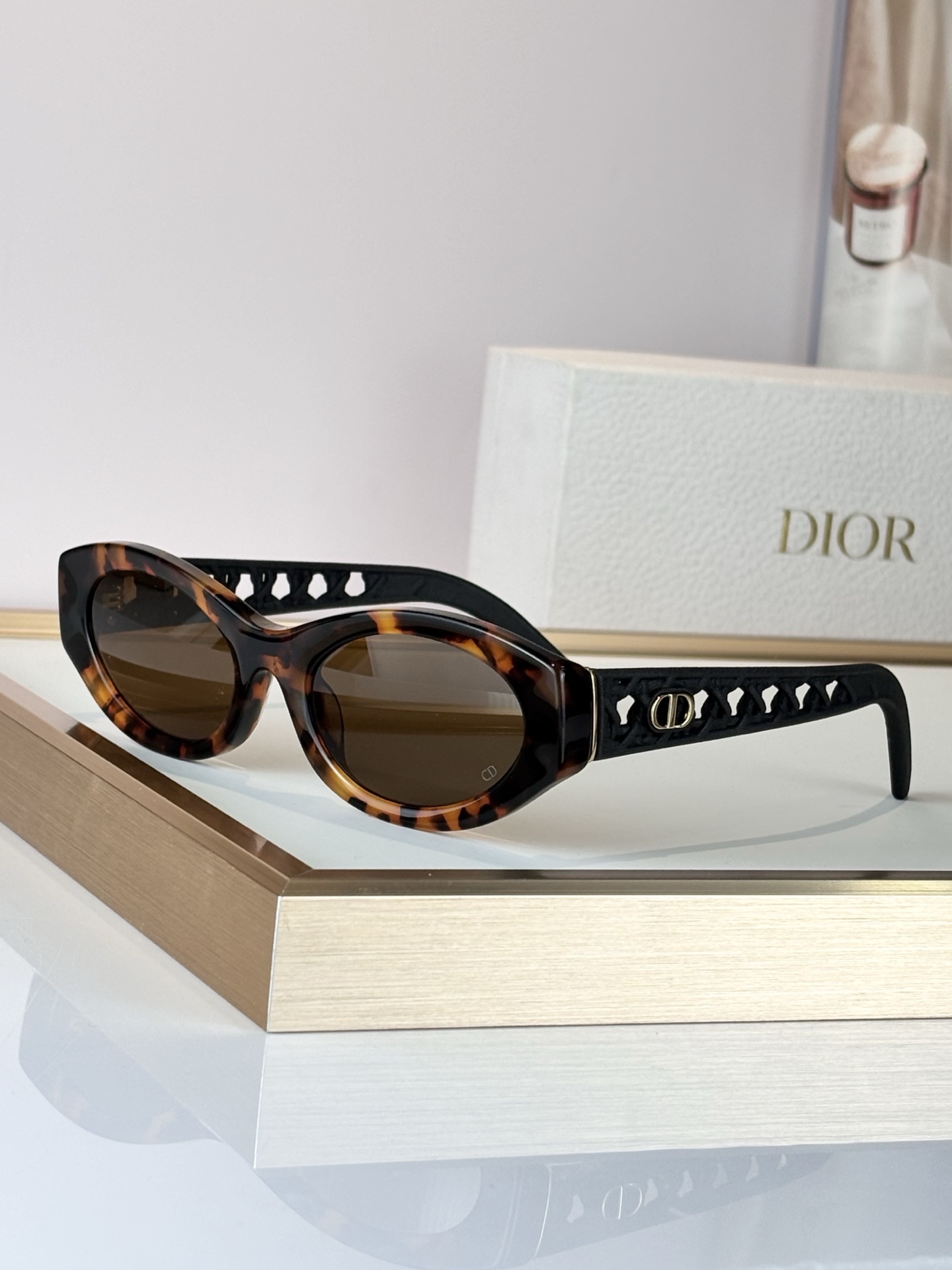 DIORMOD：VeryDior S58FSize：54口21-140。