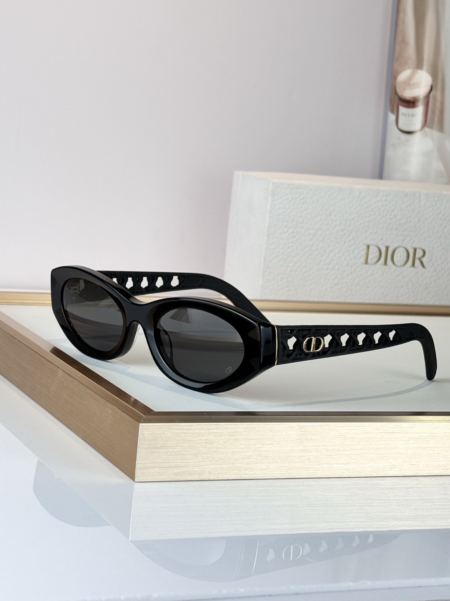 DIORMOD：VeryDior S58FSize：54口21-140。