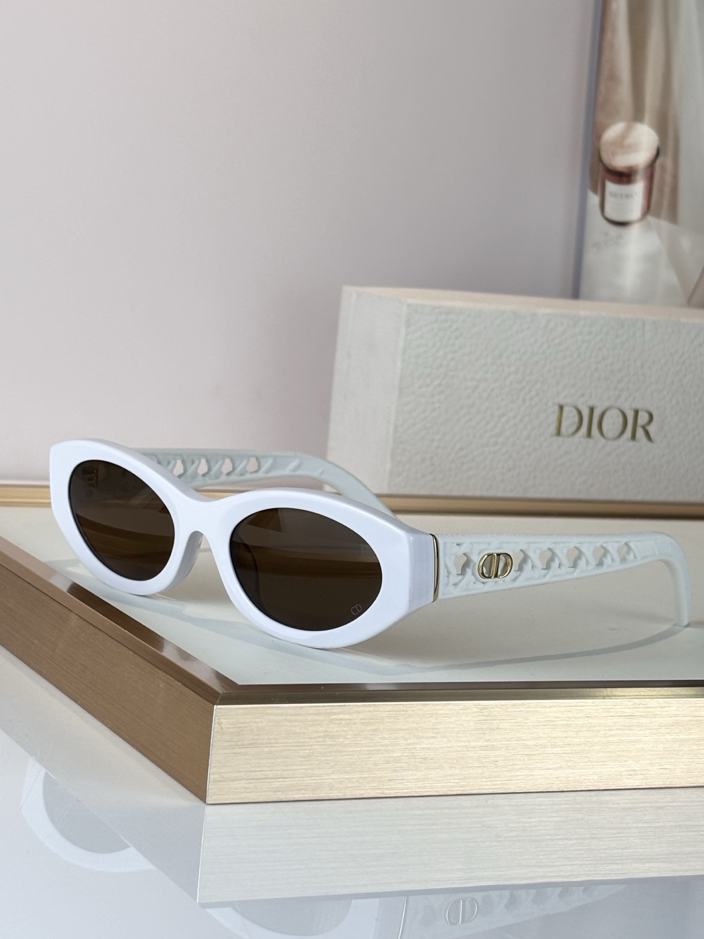 DIORMOD：VeryDior S58FSize：54口21-140。