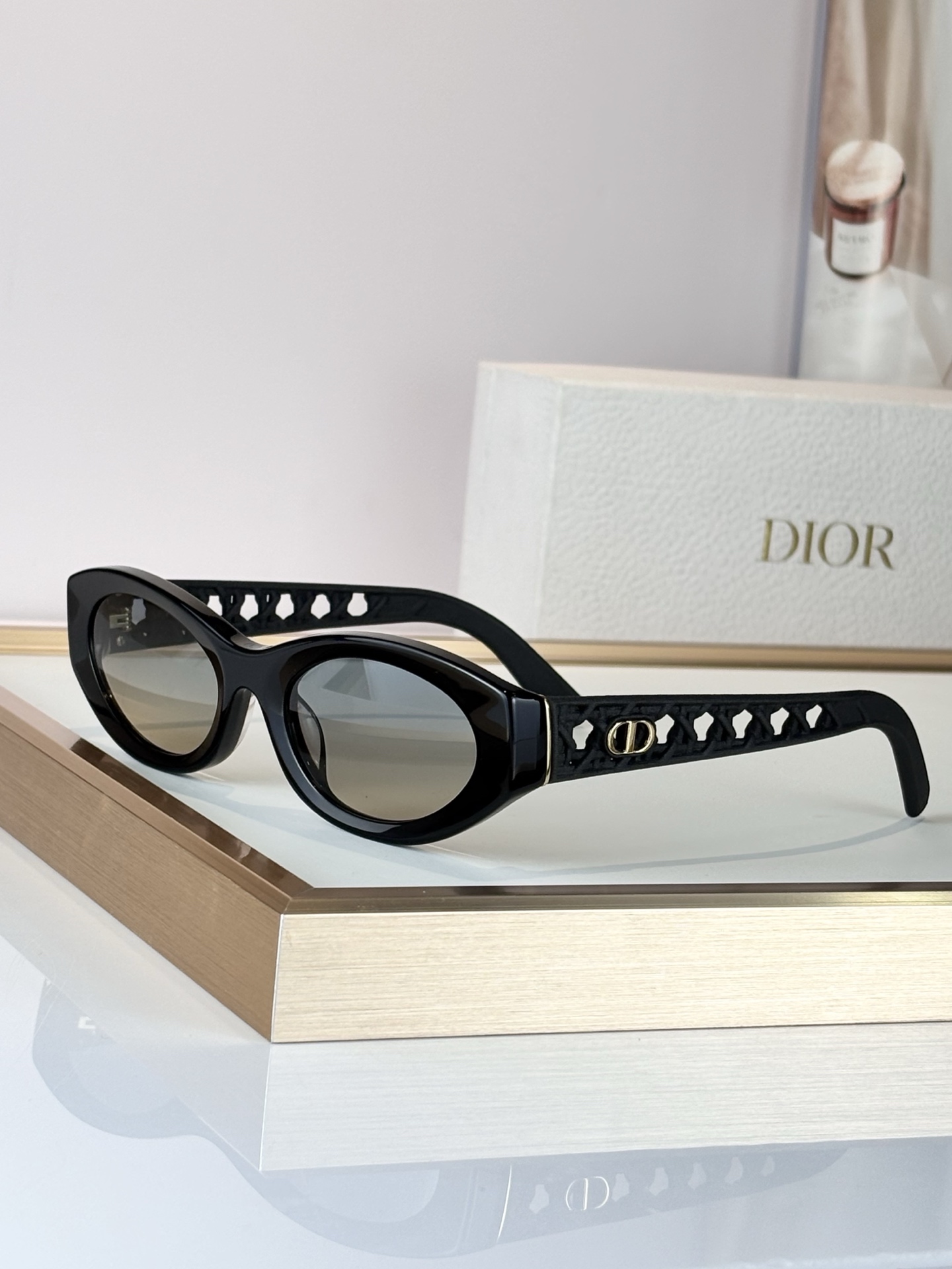 DIORMOD：VeryDior S58FSize：54口21-140。