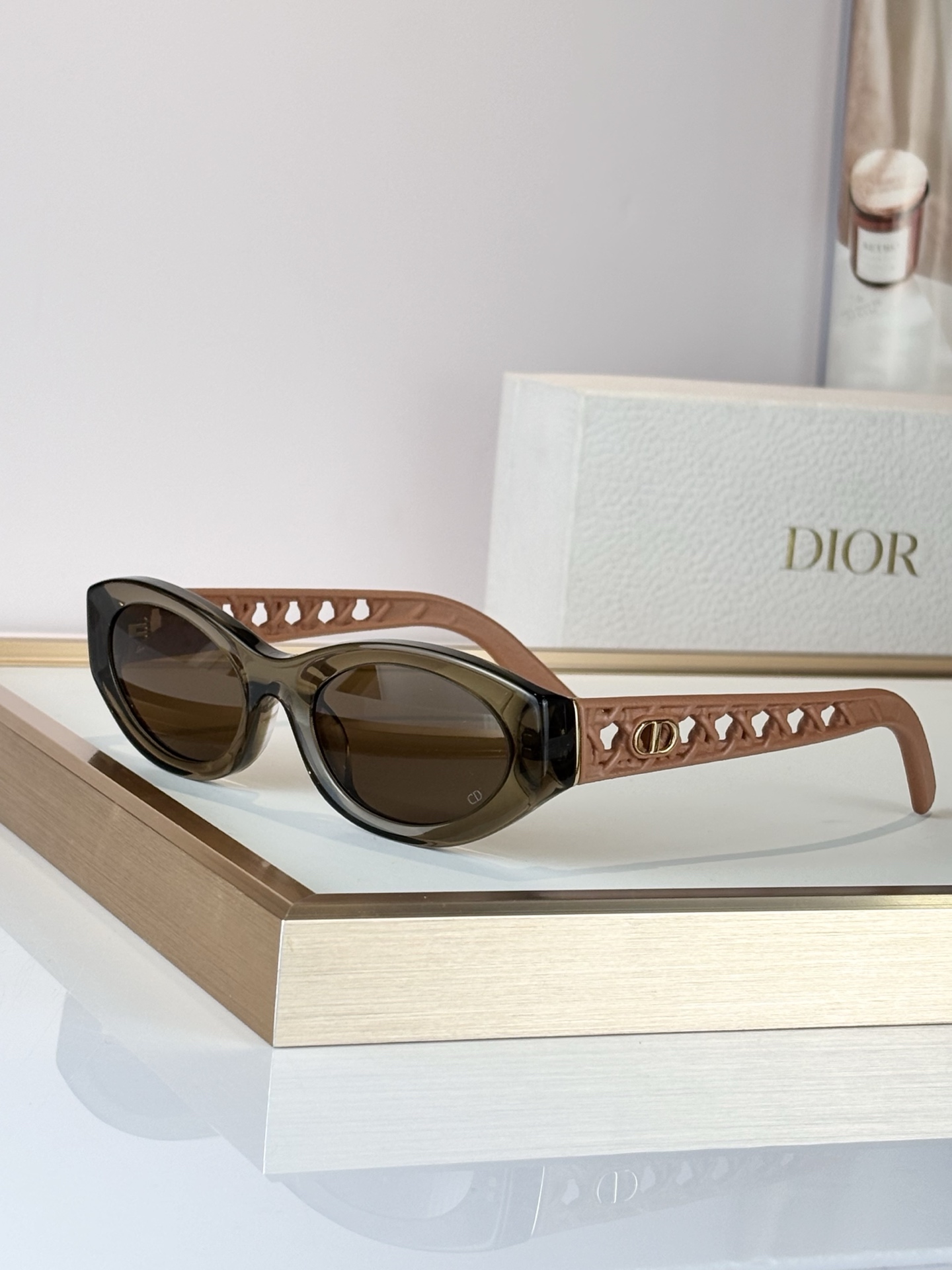 DIORMOD：VeryDior S58FSize：54口21-140。