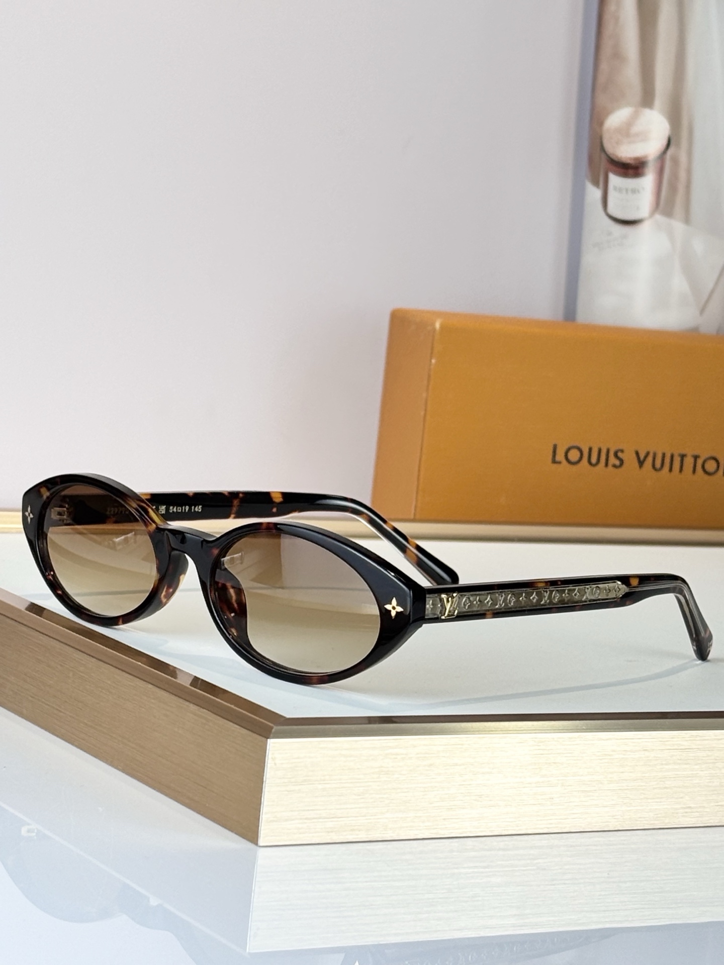 LOUIS VUITTONMOD：Z2979UOversizedSize：54口19 145