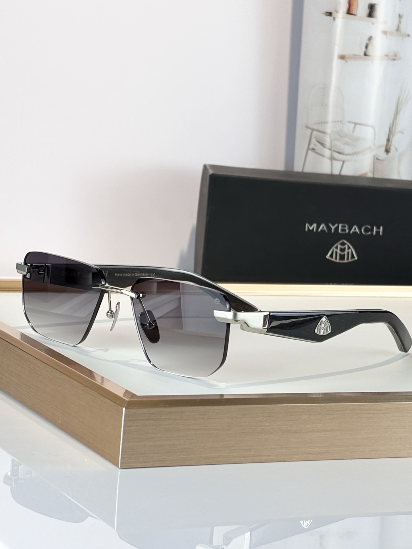 MAYBACH*MODEL：THE VISIONIST ISIZE：56口18-140
