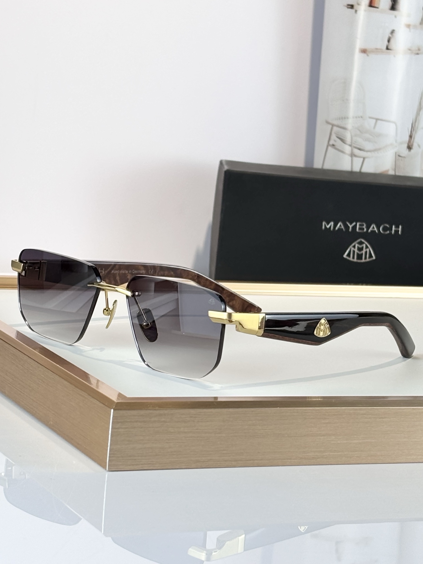 MAYBACH*MODEL：THE VISIONIST ISIZE：56口18-140