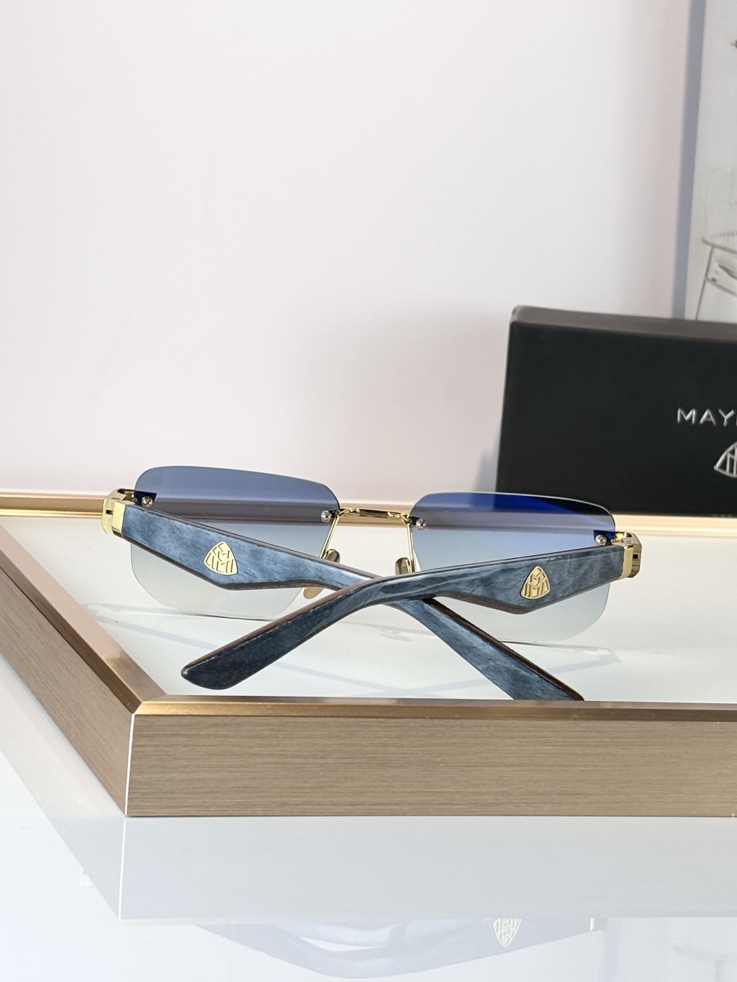 MAYBACH*MODEL：THE VISIONIST ISIZE：56口18-140