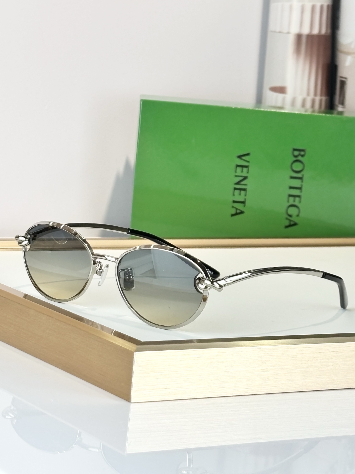 Bottega Venet*MODEL：BV40072USIZE：55口17-142