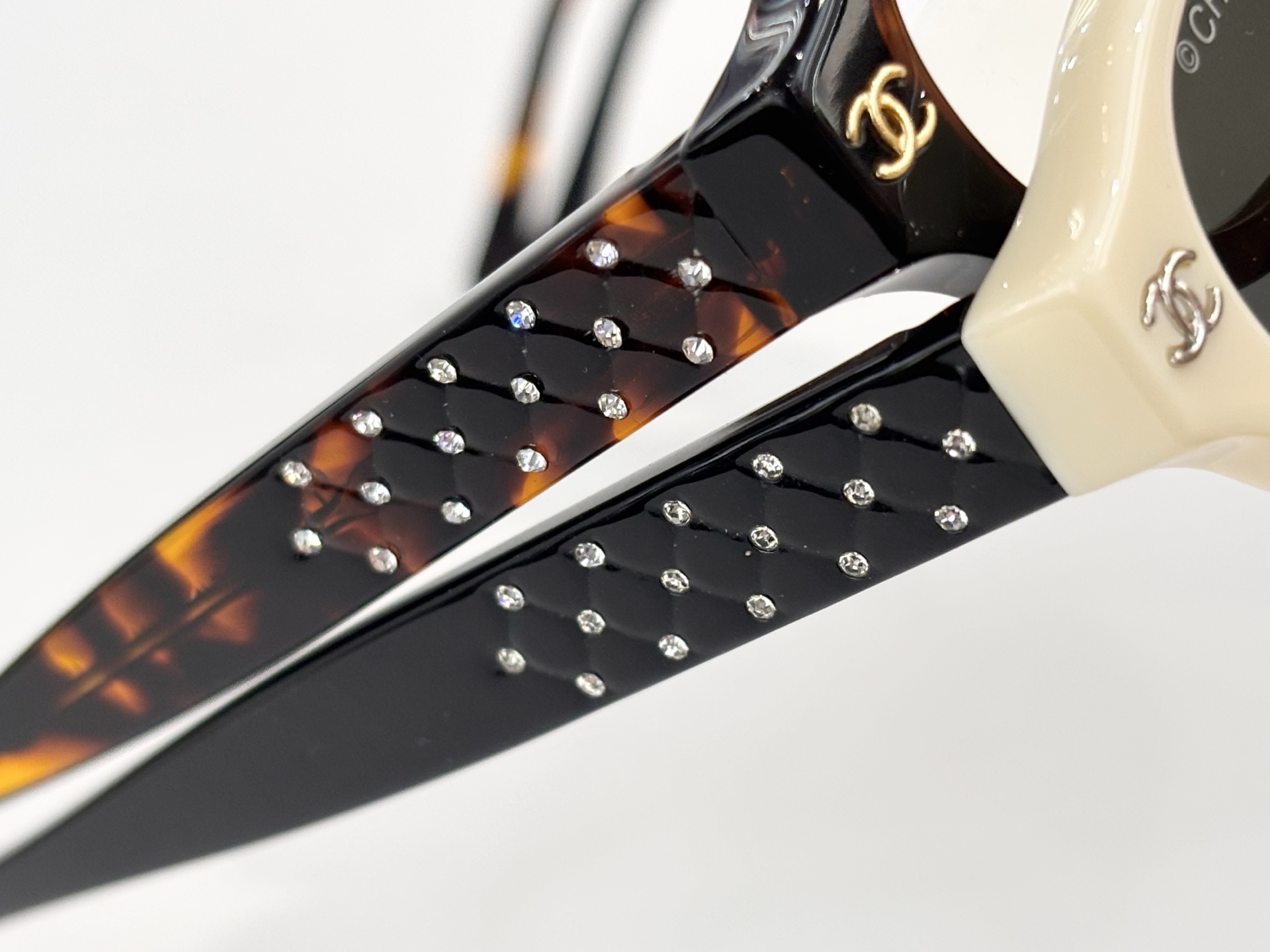 CHANE*MOD：5059-BSize：53口17 135