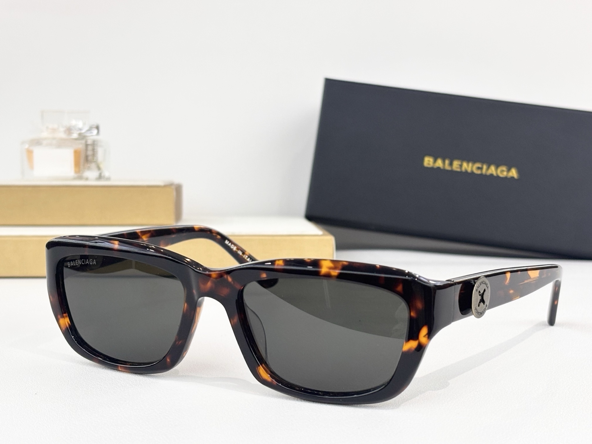 BALENCIAGAMOD：BB0409SSize：58口18 140