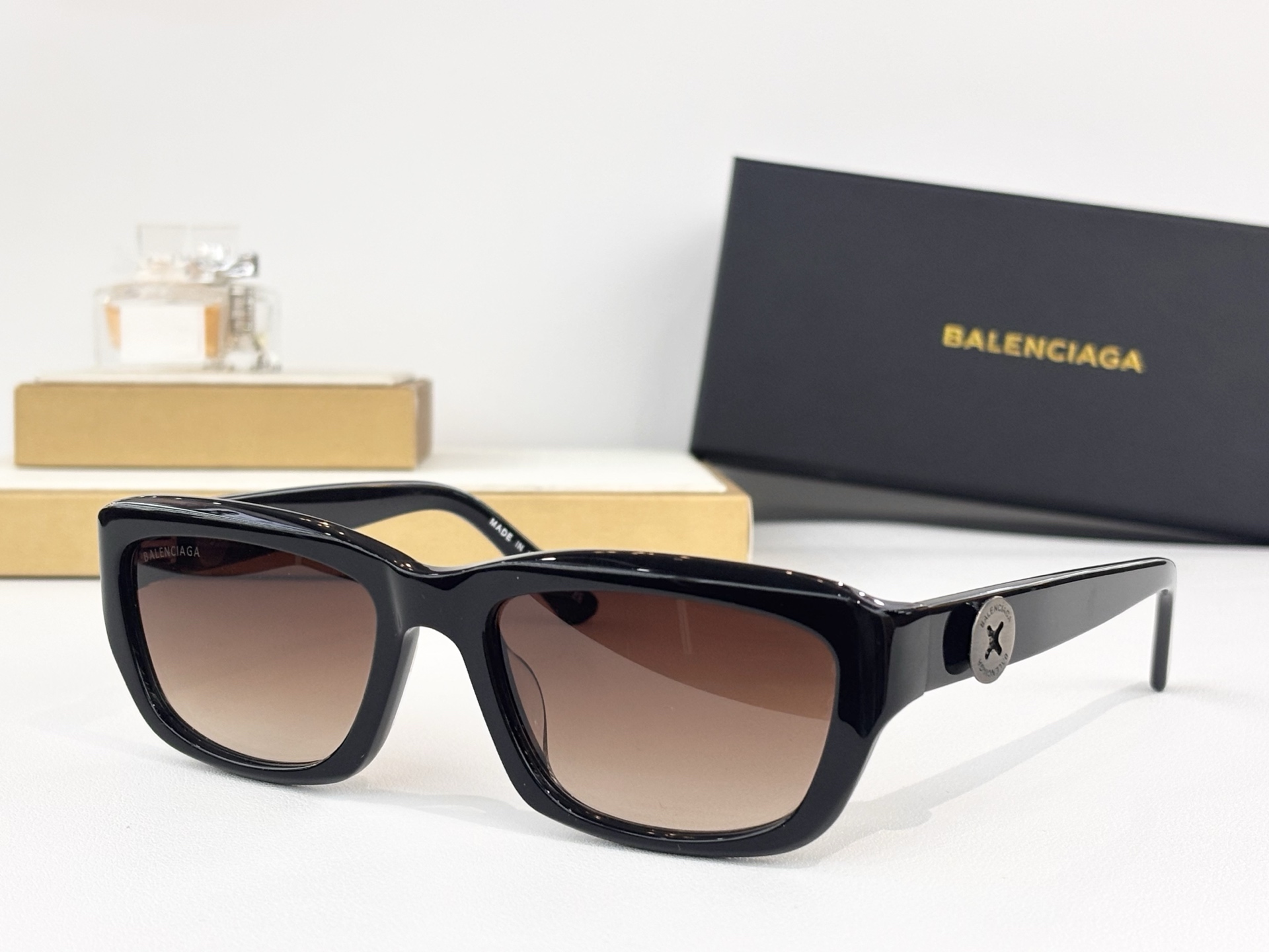 BALENCIAGAMOD：BB0409SSize：58口18 140