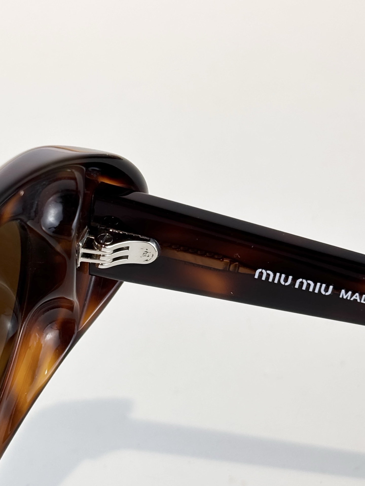 MIU MI*MOD：MU B09SSize：53口21 140