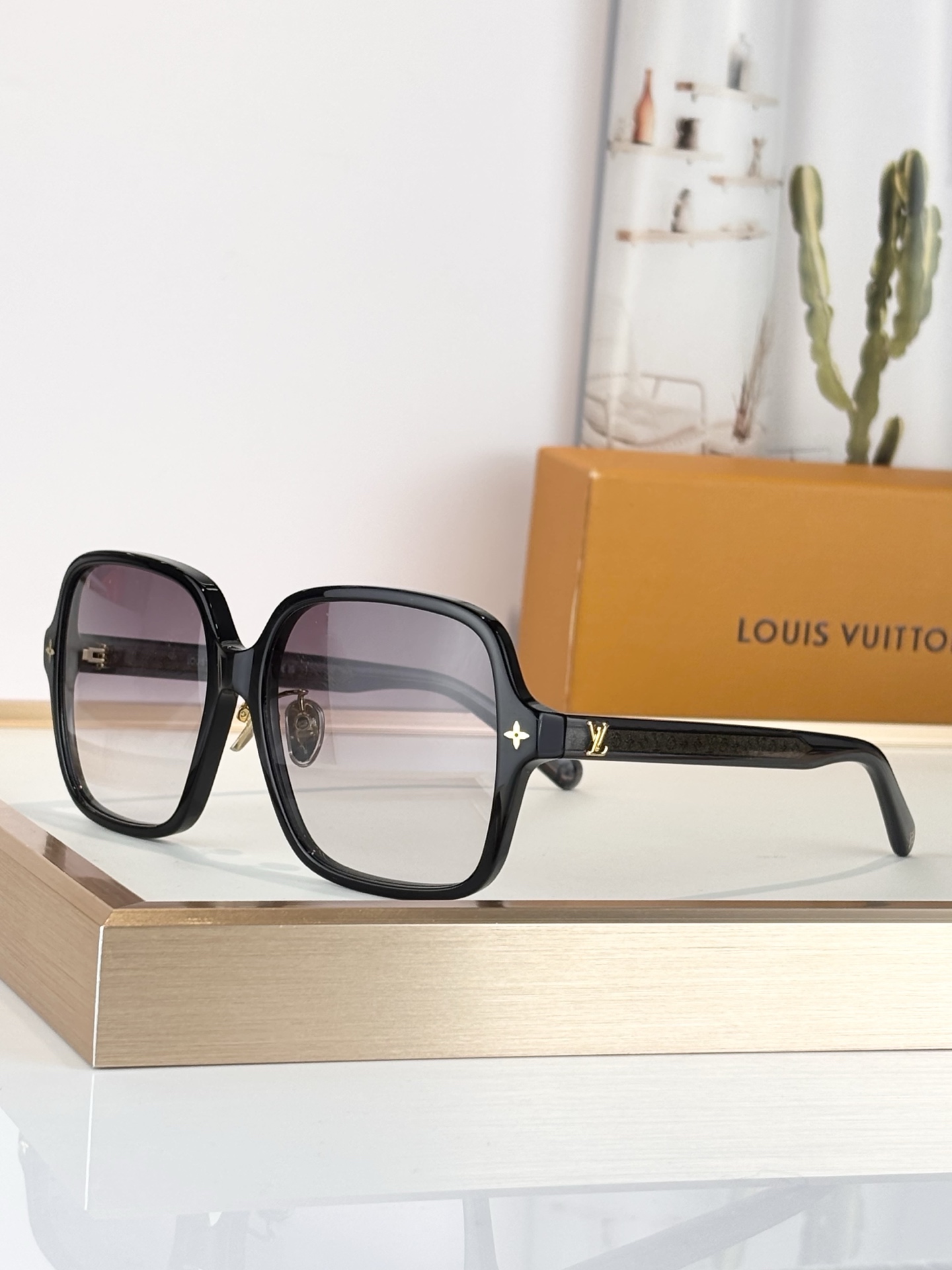 LOUIS VUITTO*MODEL：Z3044ESIZE：56口16-145