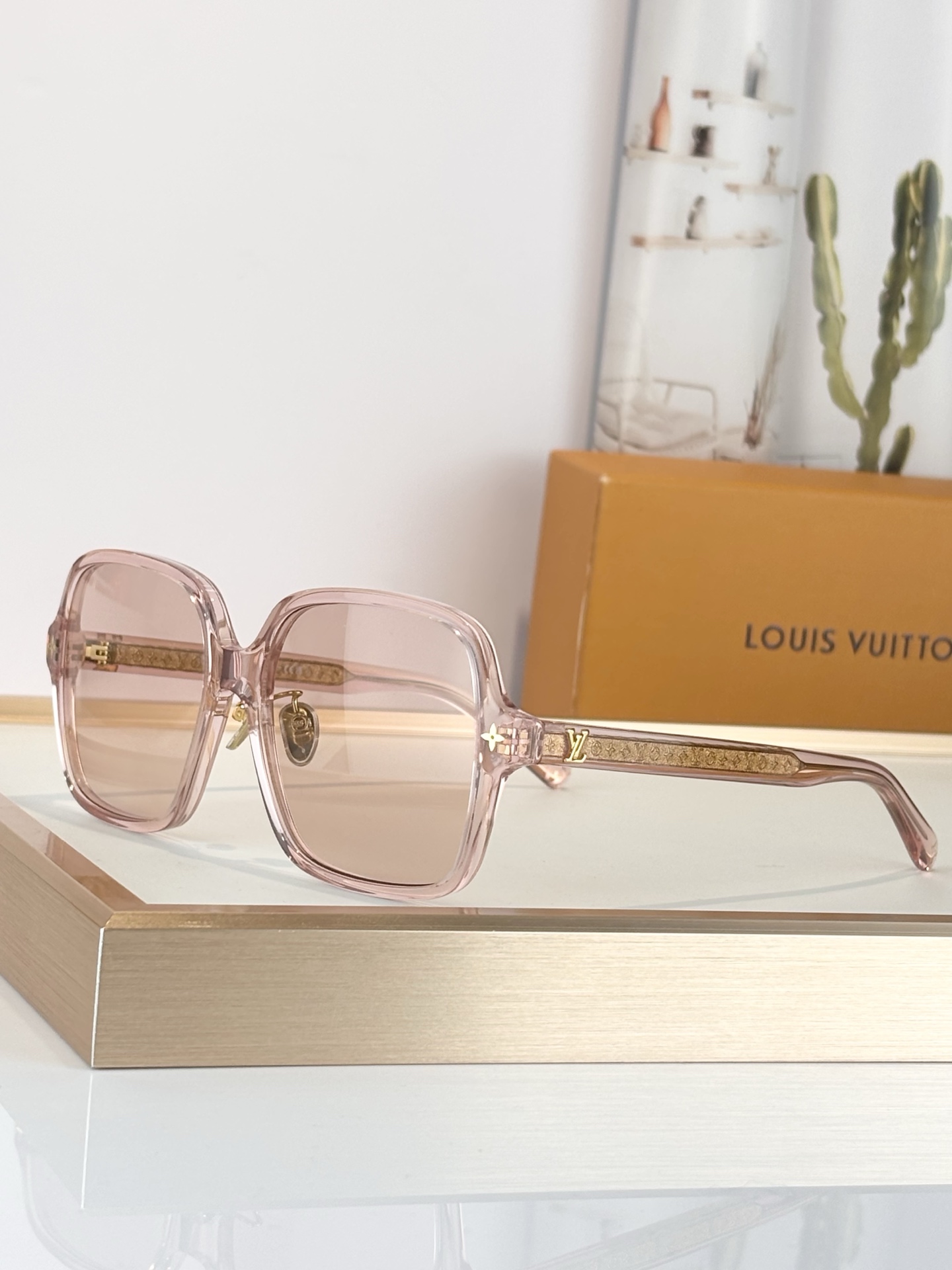 LOUIS VUITTO*MODEL：Z3044ESIZE：56口16-145