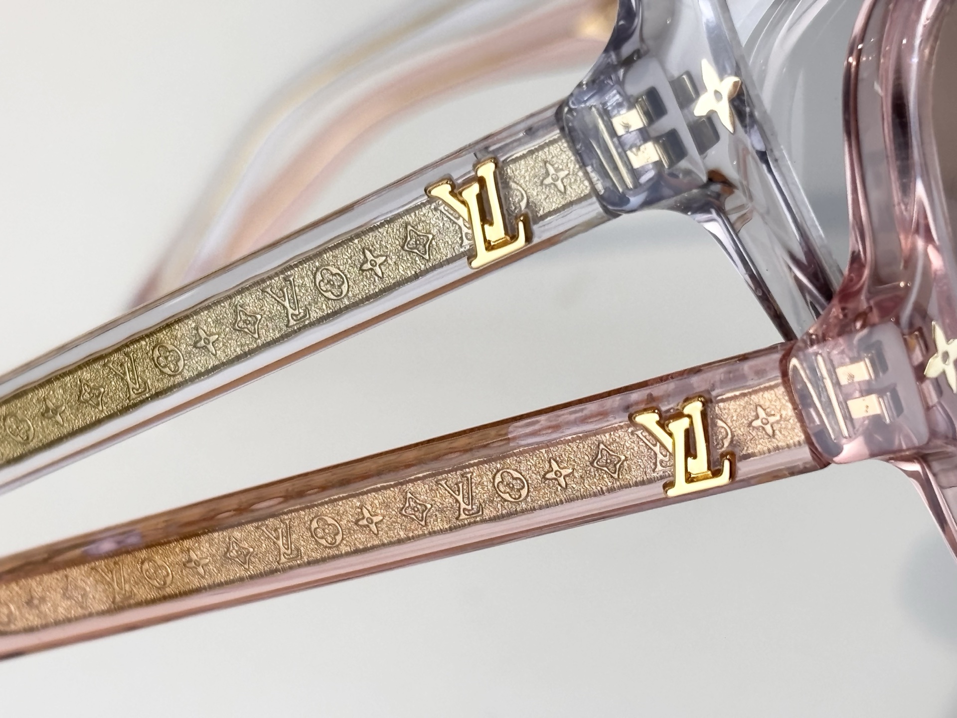 LOUIS VUITTO*MODEL：Z3044ESIZE：56口16-145