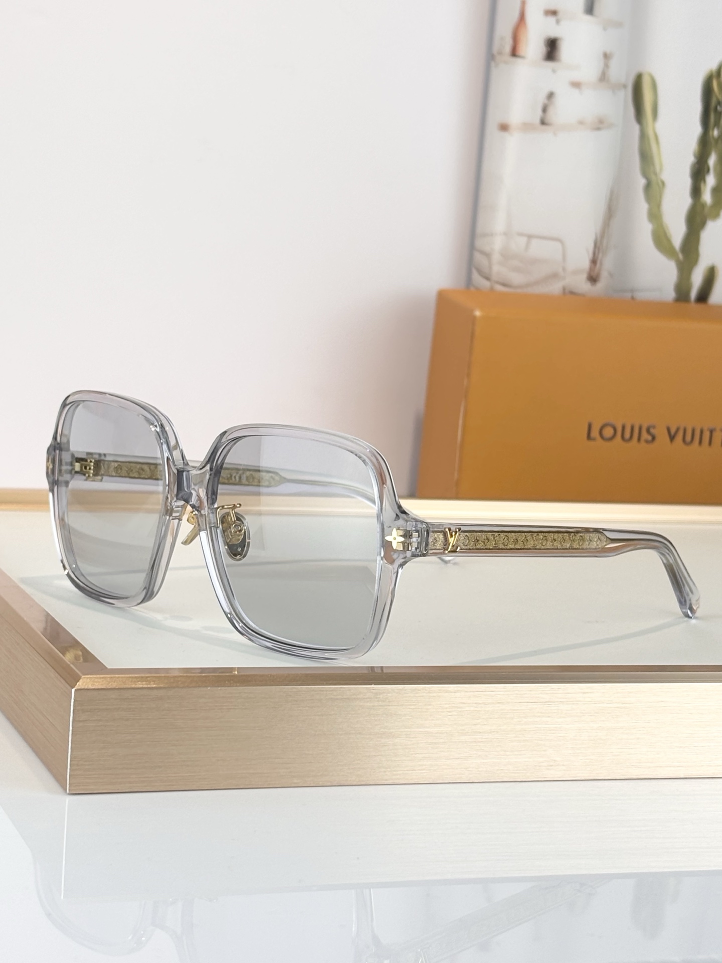 LOUIS VUITTO*MODEL：Z3044ESIZE：56口16-145