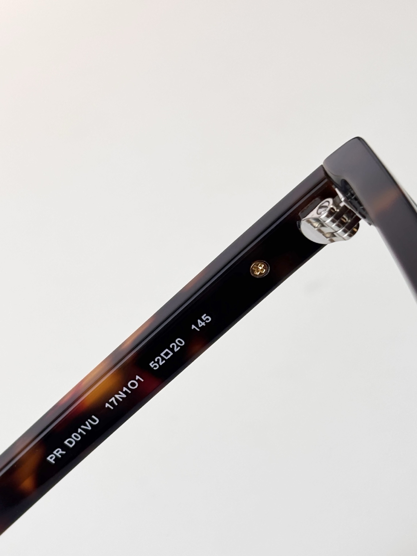 PRADAMOD：PR D01VUSize：52口20 145