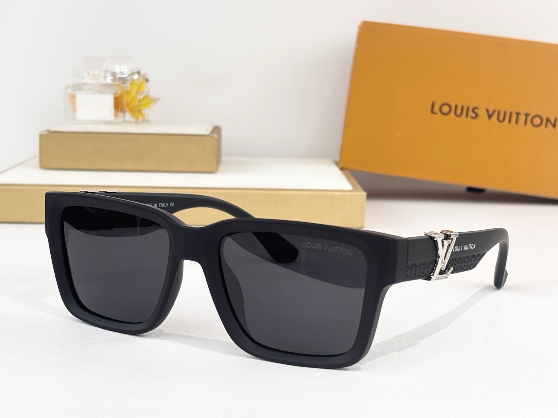 LOUIS VUITTO*MODEL：5113 C4SIZE：50口15-147