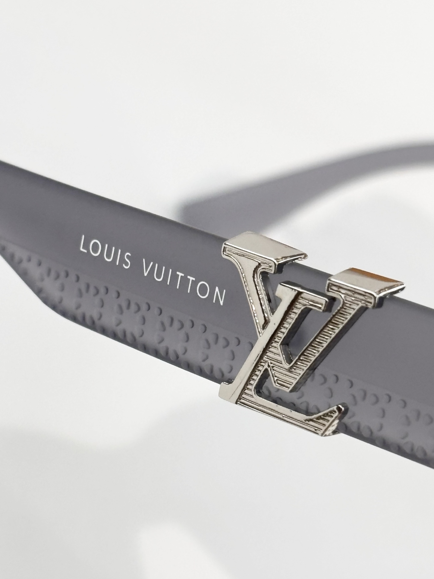 LOUIS VUITTO*MODEL：5113 C4SIZE：50口15-147
