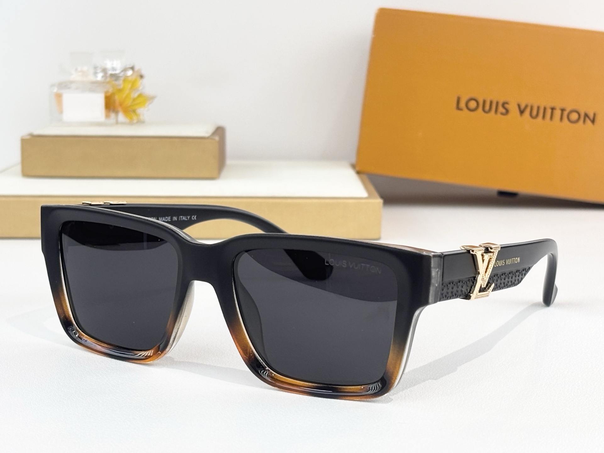 LOUIS VUITTO*MODEL：5113 C4SIZE：50口15-147