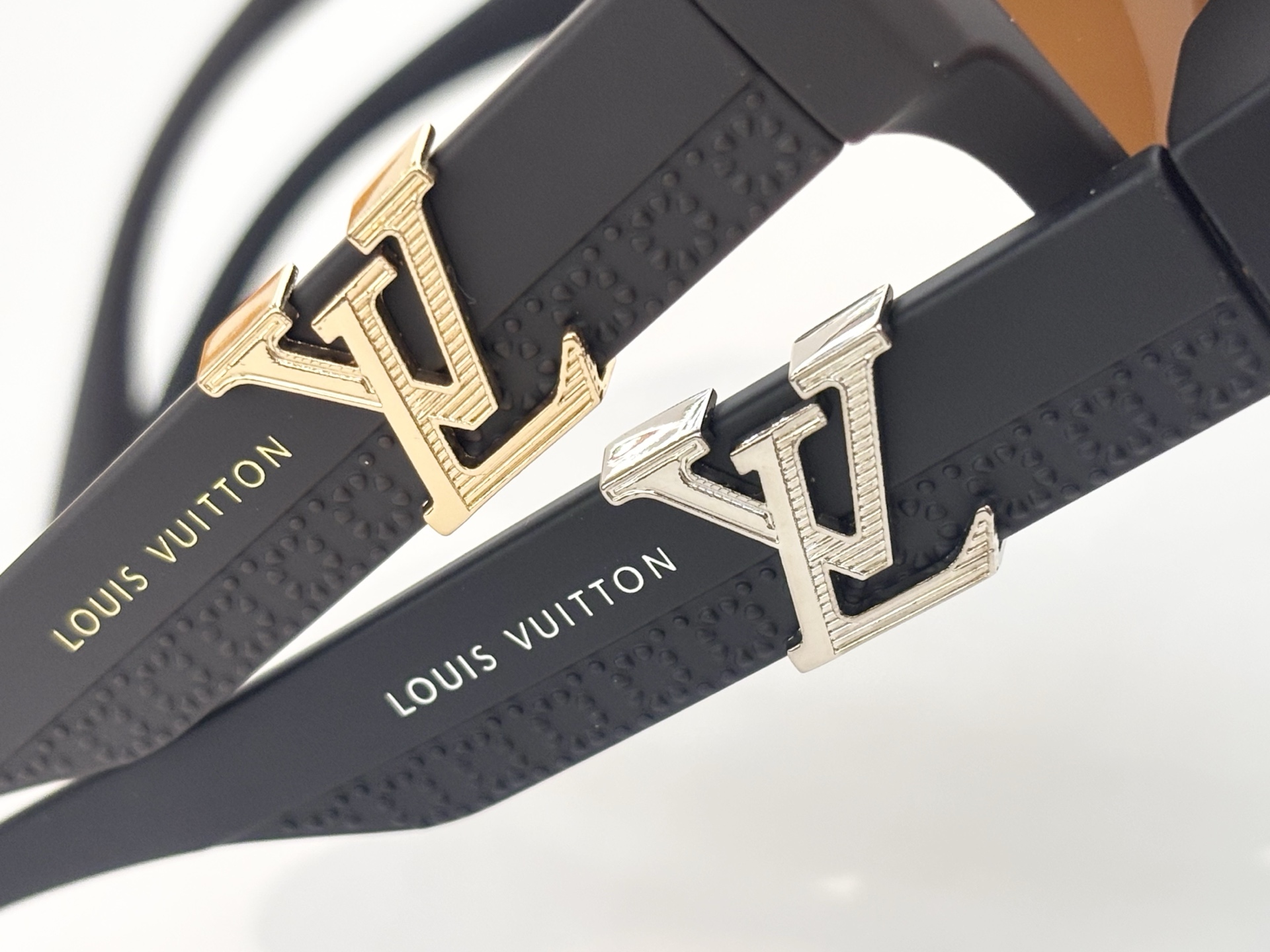 LOUIS VUITTO*MODEL：5113 C4SIZE：50口15-147