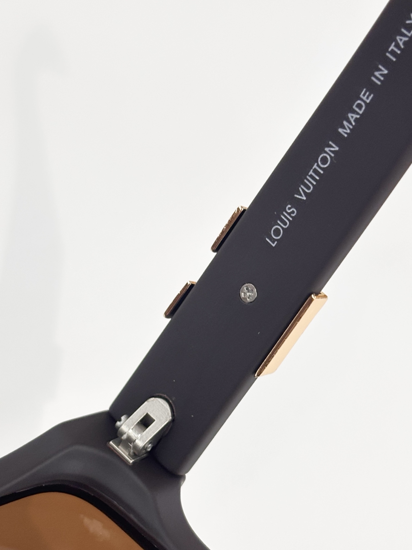 LOUIS VUITTO*MODEL：5113 C4SIZE：50口15-147