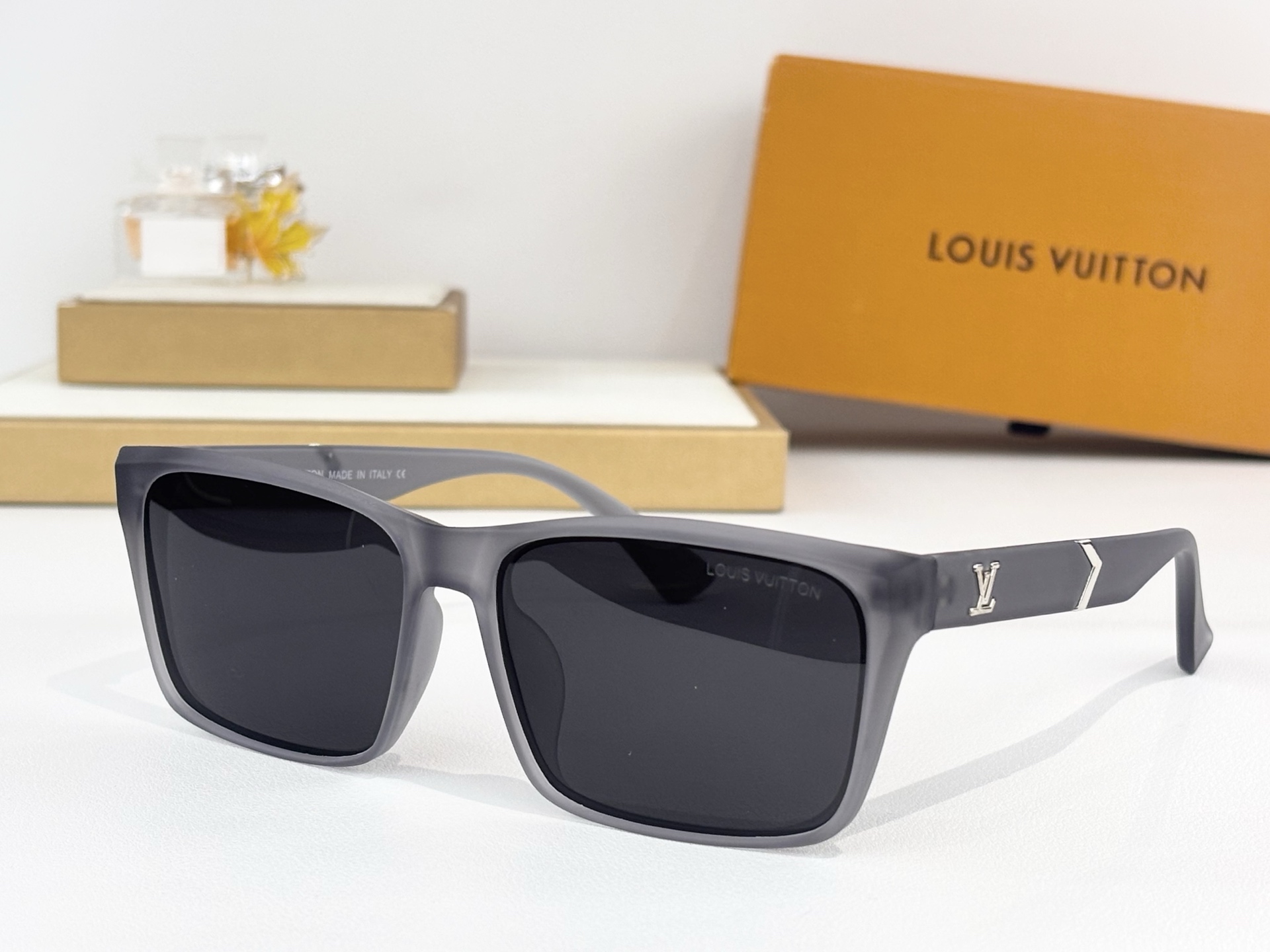 LOUIS VUITTO*MODEL：5112 C3SIZE：50口19-148