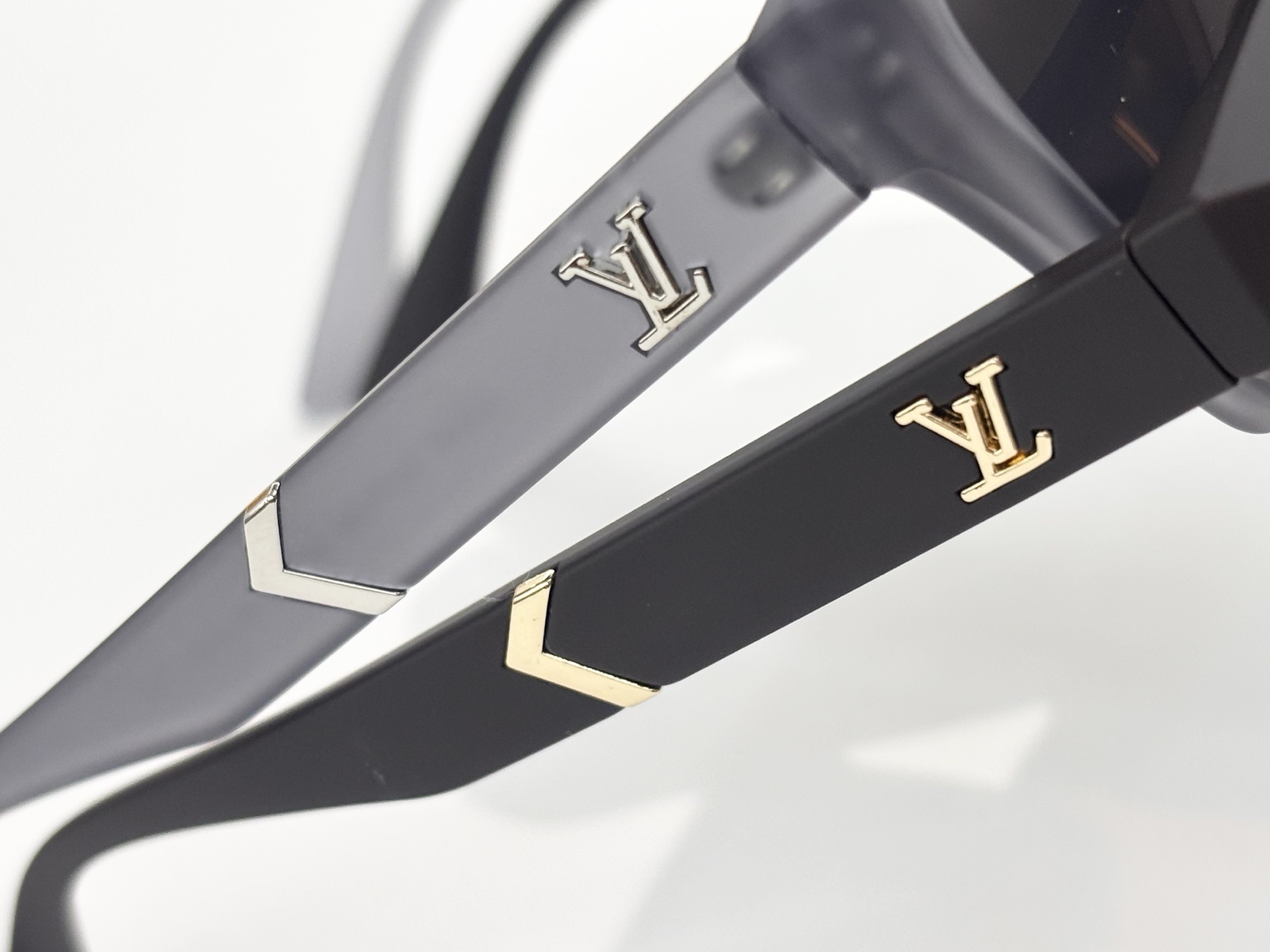 LOUIS VUITTO*MODEL：5112 C3SIZE：50口19-148