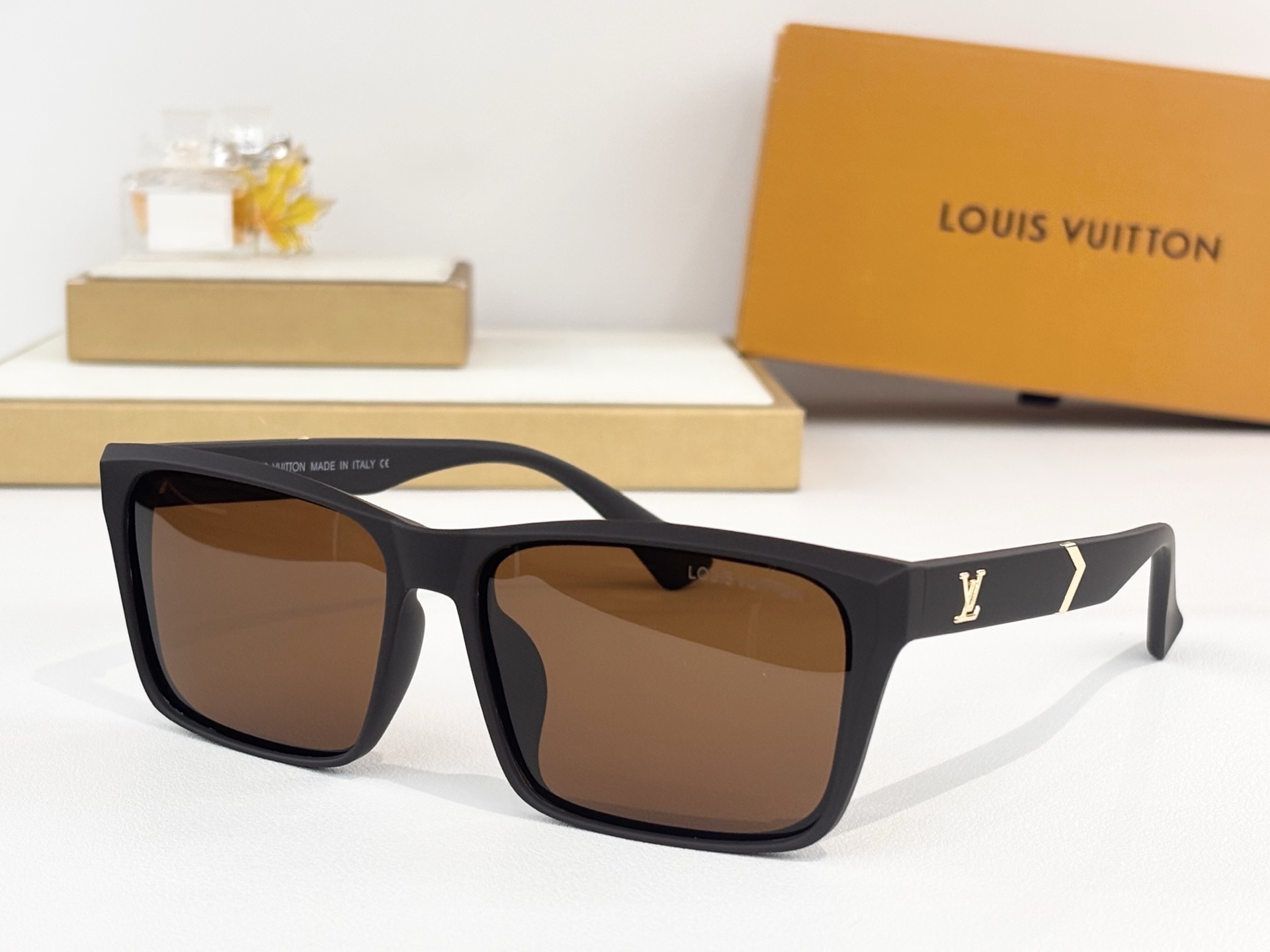 LOUIS VUITTO*MODEL：5112 C3SIZE：50口19-148