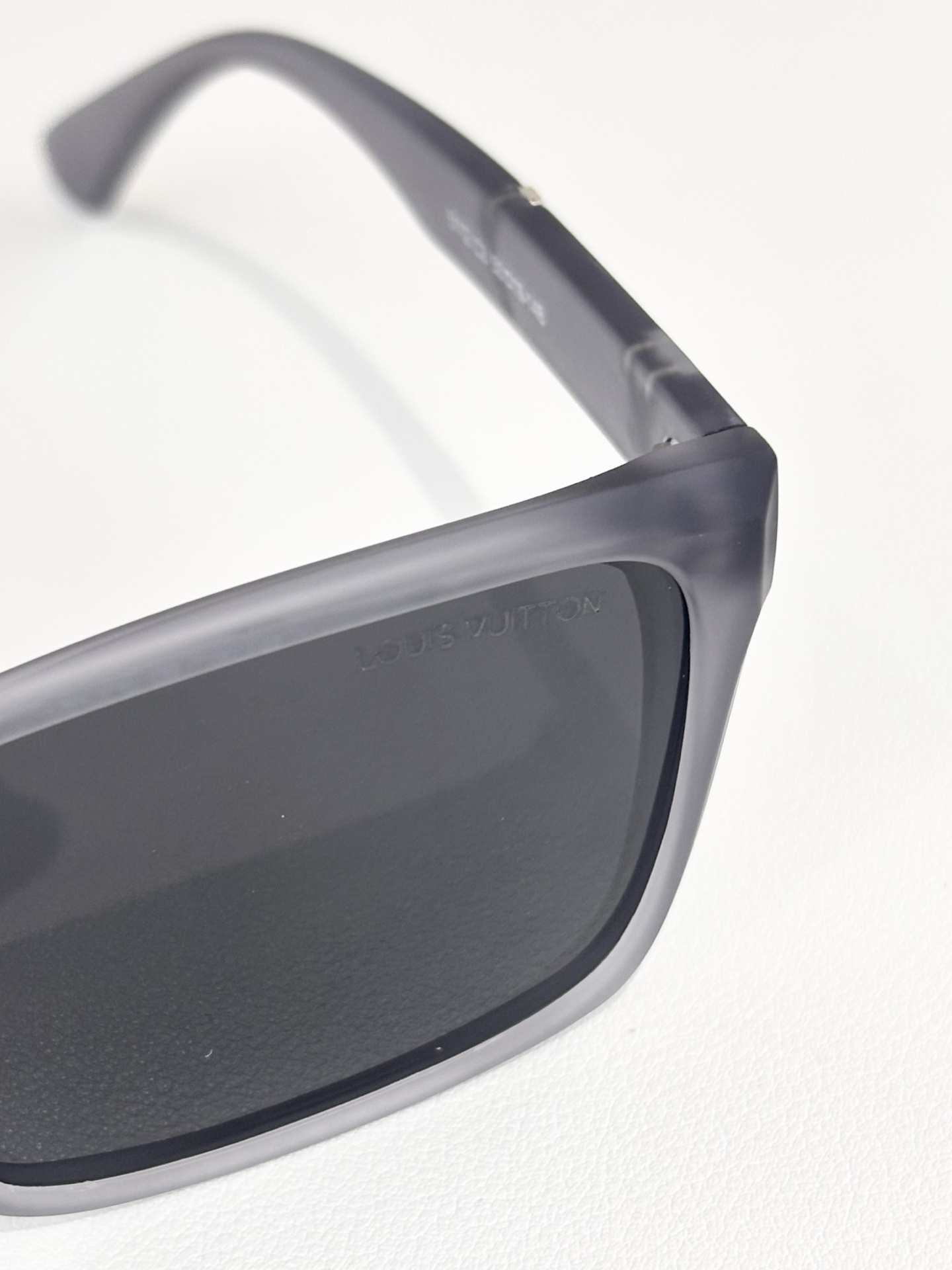 LOUIS VUITTO*MODEL：5112 C3SIZE：50口19-148