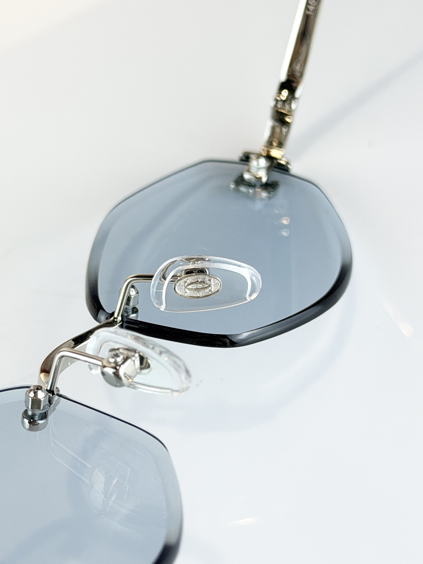 CartierMOD：CT 0678SSize：52口20-140