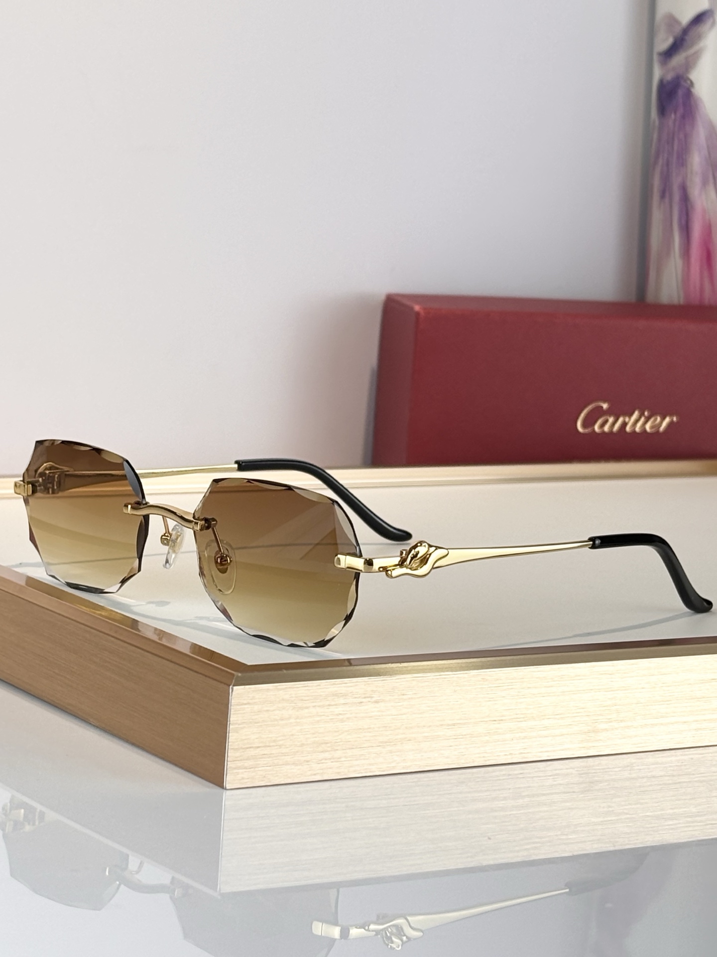 CartierMOD：CT 0680SSize：55口19-135。