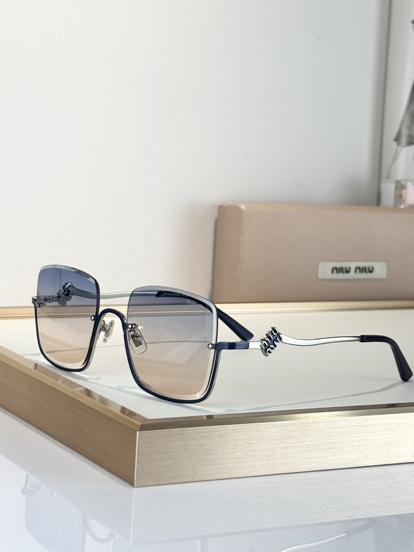 MIUMIUMOD：SMU72WSize：54口21-142