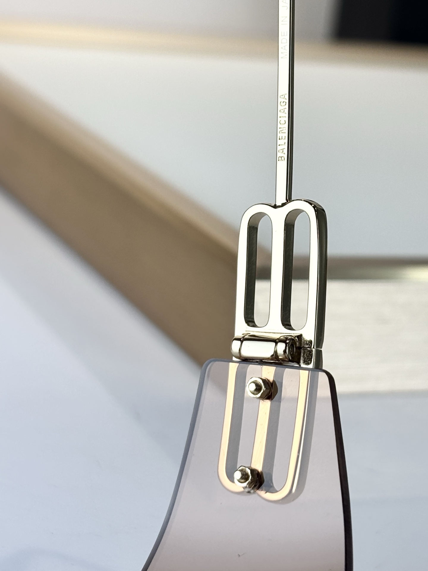 BALENCIAG* Mod：BB0484SSize：76-15-120。