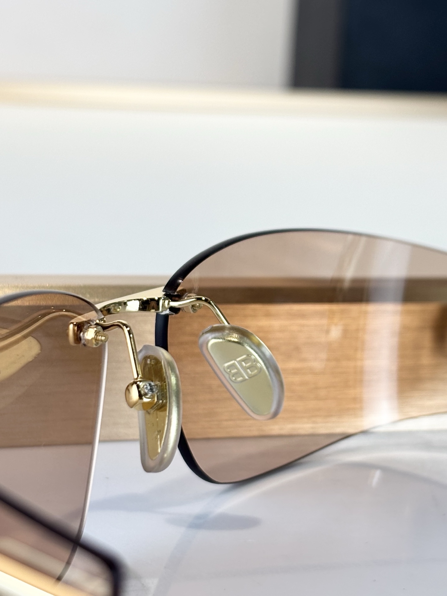 BALENCIAG* Mod：BB0484SSize：76-15-120。