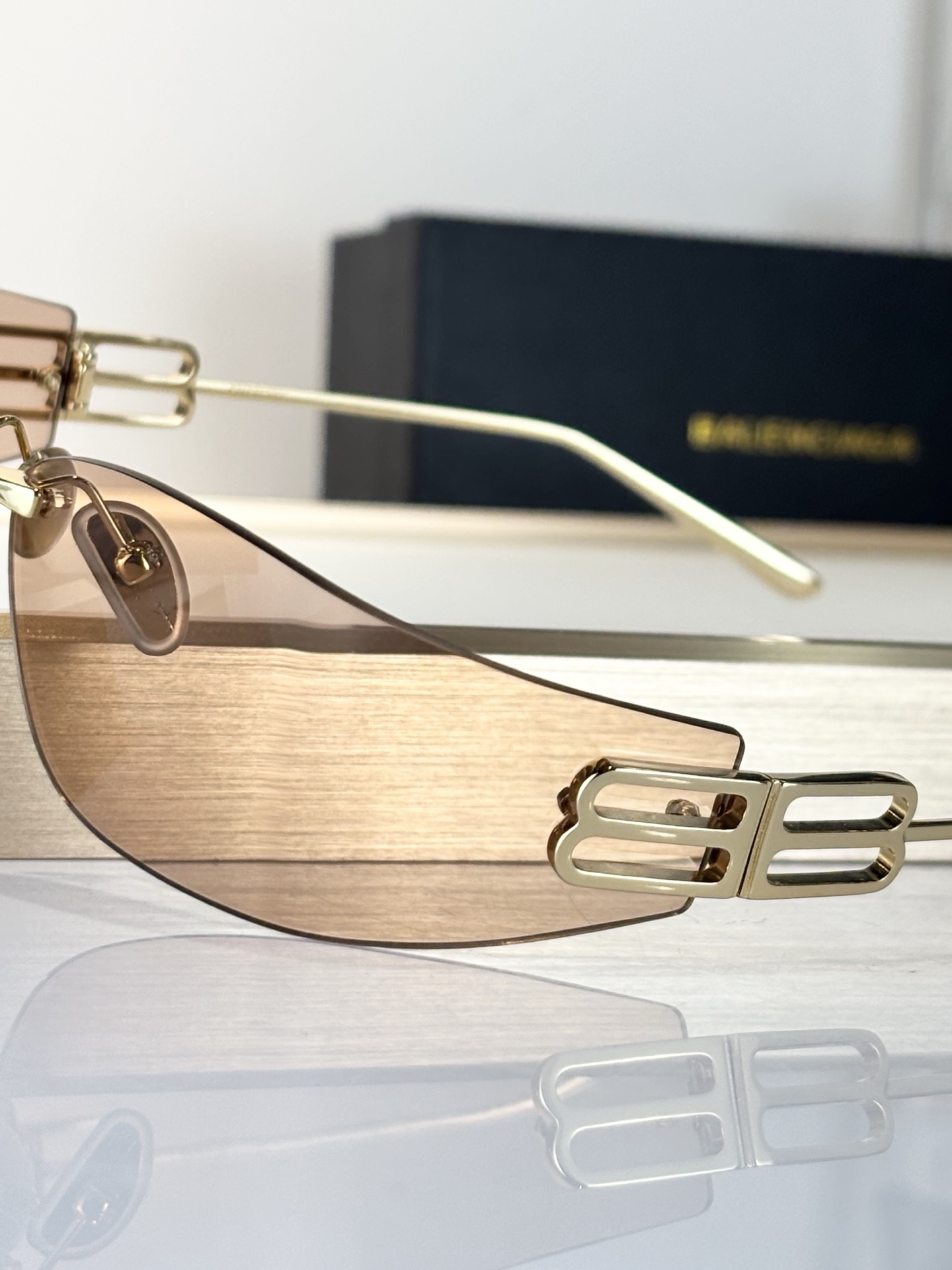 BALENCIAG* Mod：BB0484SSize：76-15-120。