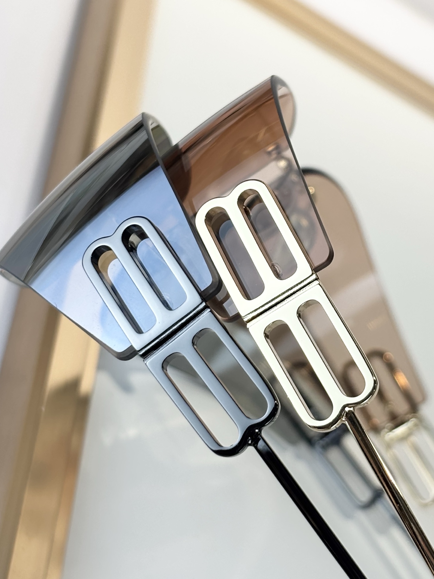 BALENCIAG* Mod：BB0484SSize：76-15-120。