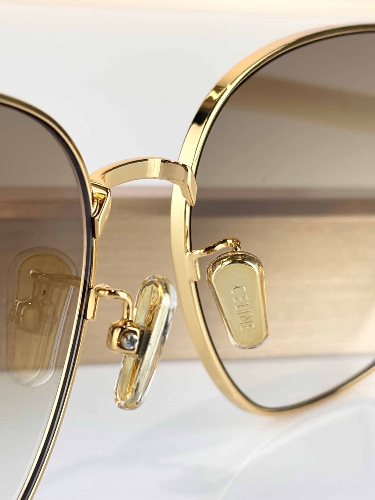 CELINEMOD：CL42129USize：59口18-145