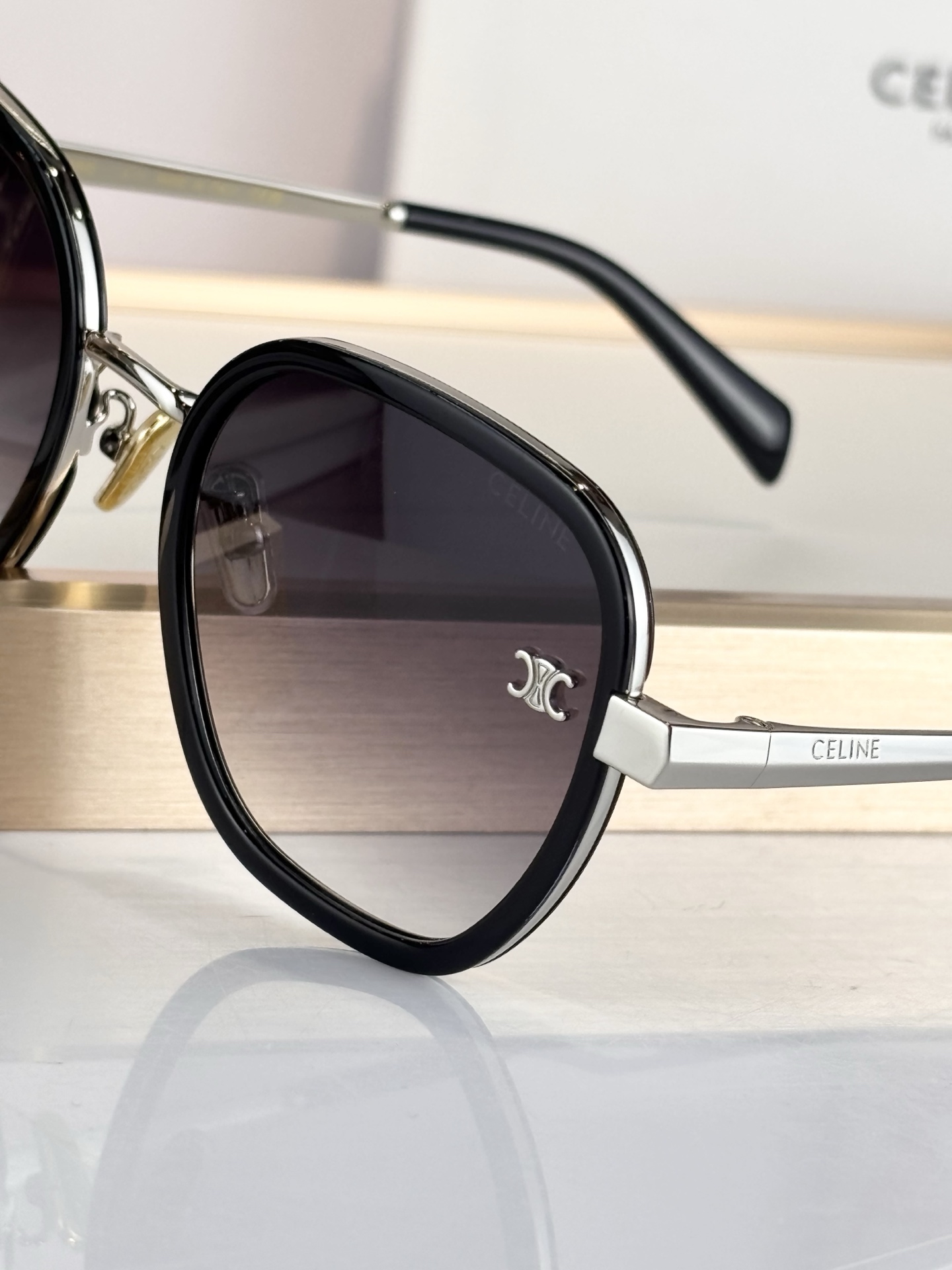 CELINEMOD：CL42128USize：55口22-145