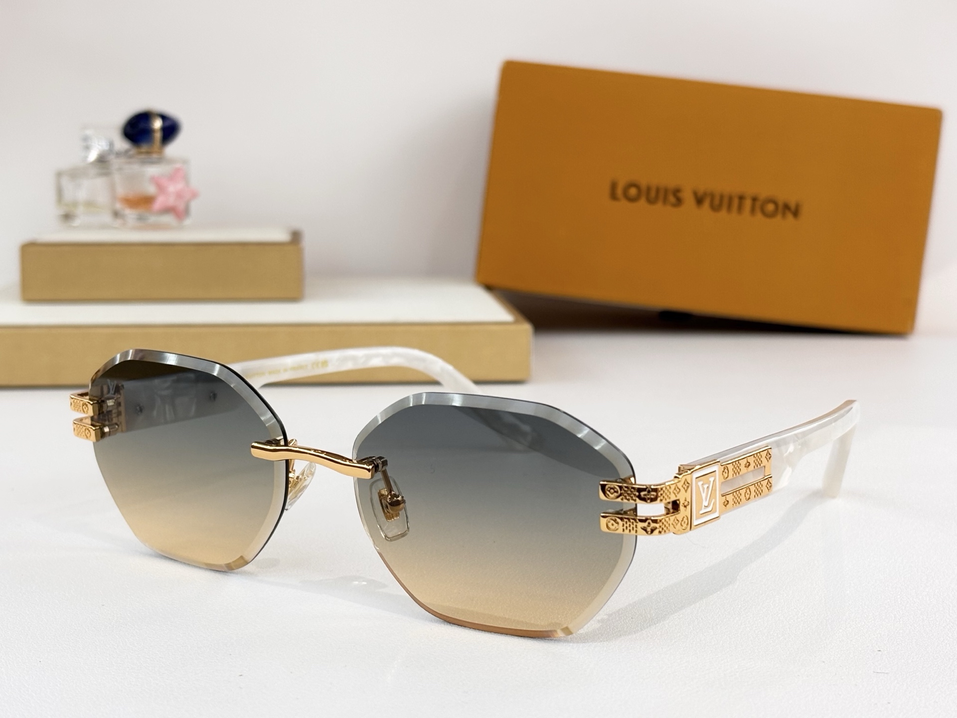 LOUIS VUITTO*MODEL：Z21945ESIZE：60口17-145