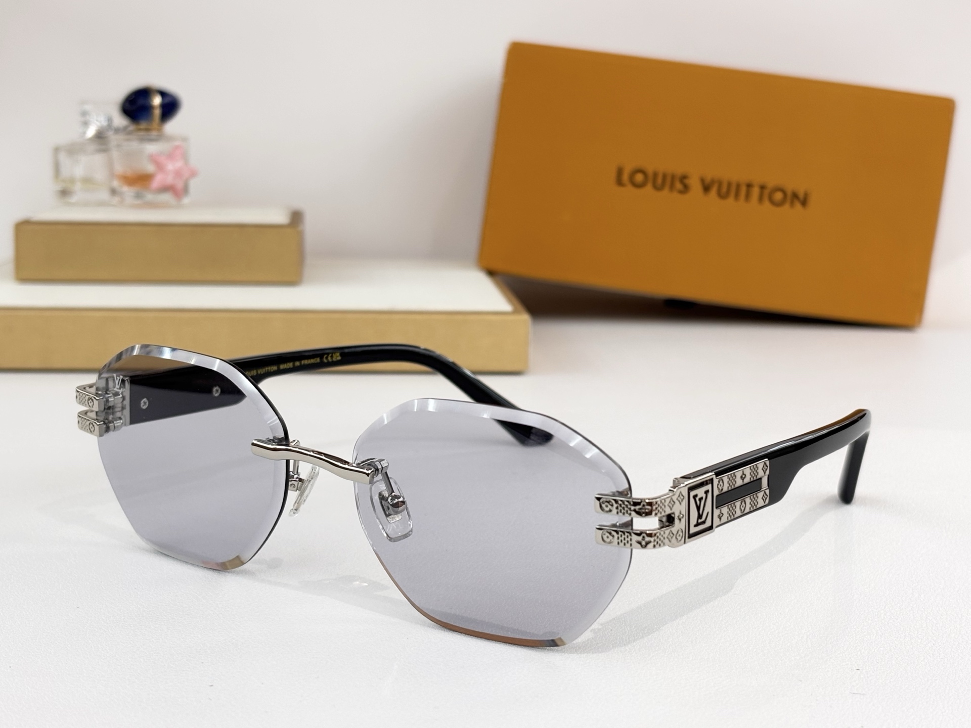 LOUIS VUITTO*MODEL：Z21945ESIZE：60口17-145